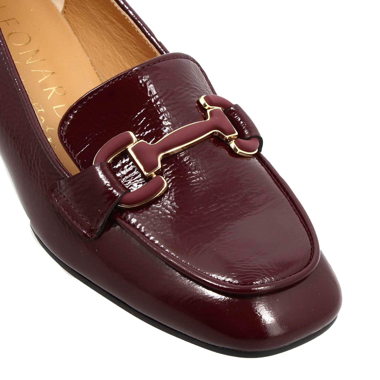 Women's handmade moccasin in shiny burgundy leather