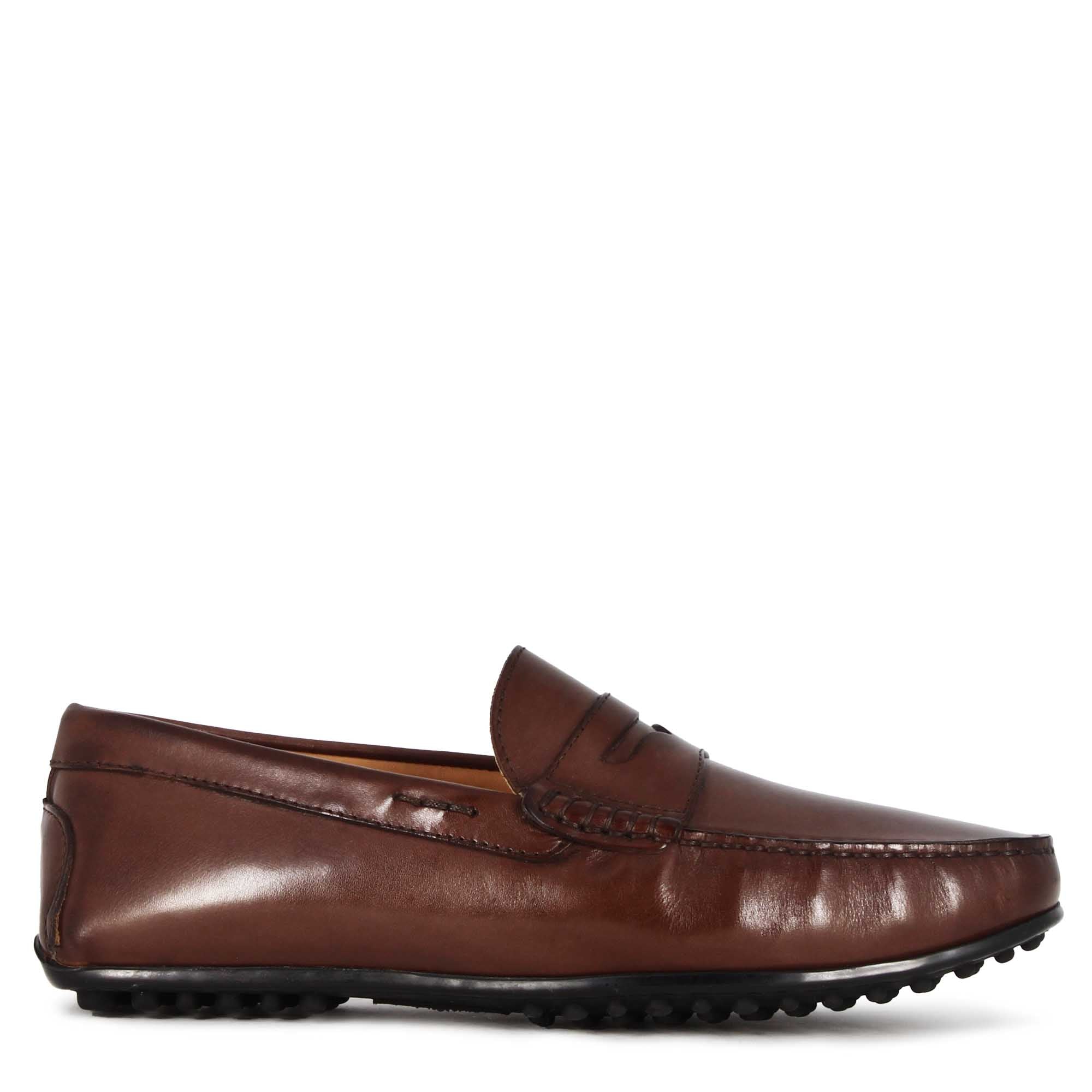 Casual men's moccasin in dark brown leather with rubber pebbled sole