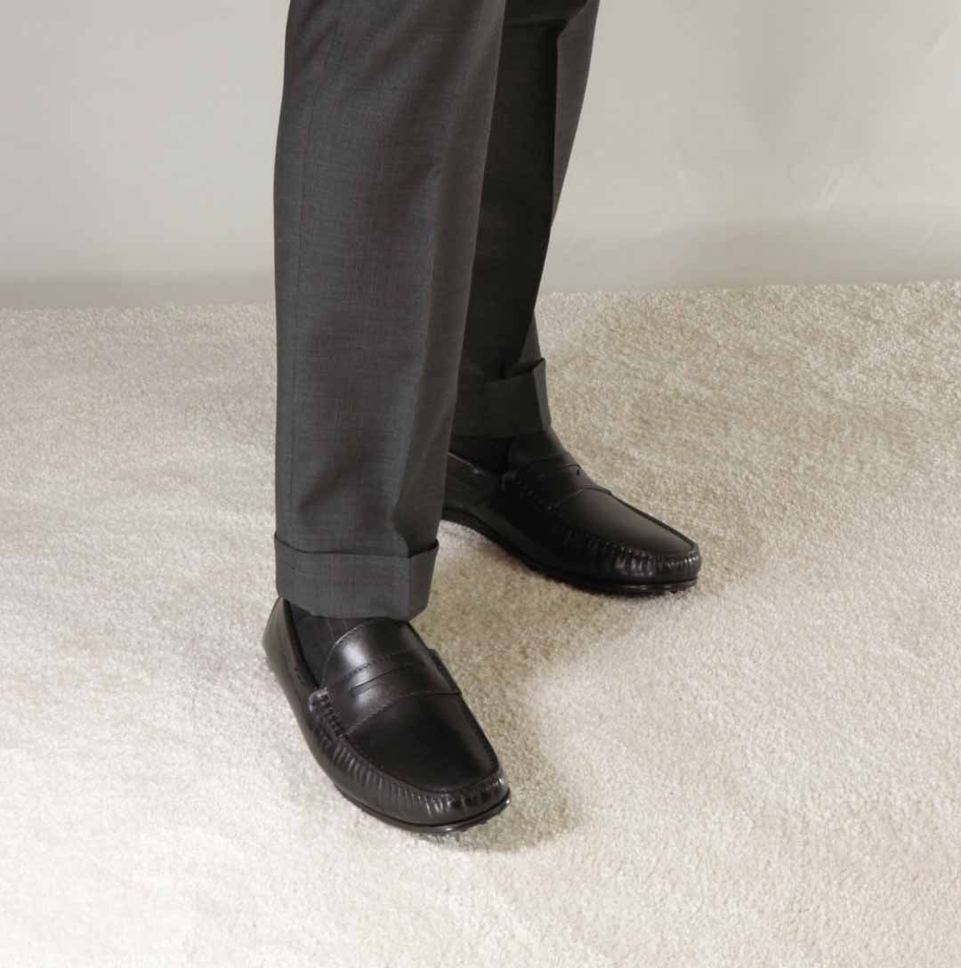 Casual men's moccasin in black leather with rubber pebbled sole