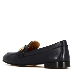 Classic women's moccasin with horsebit in dark blue leather