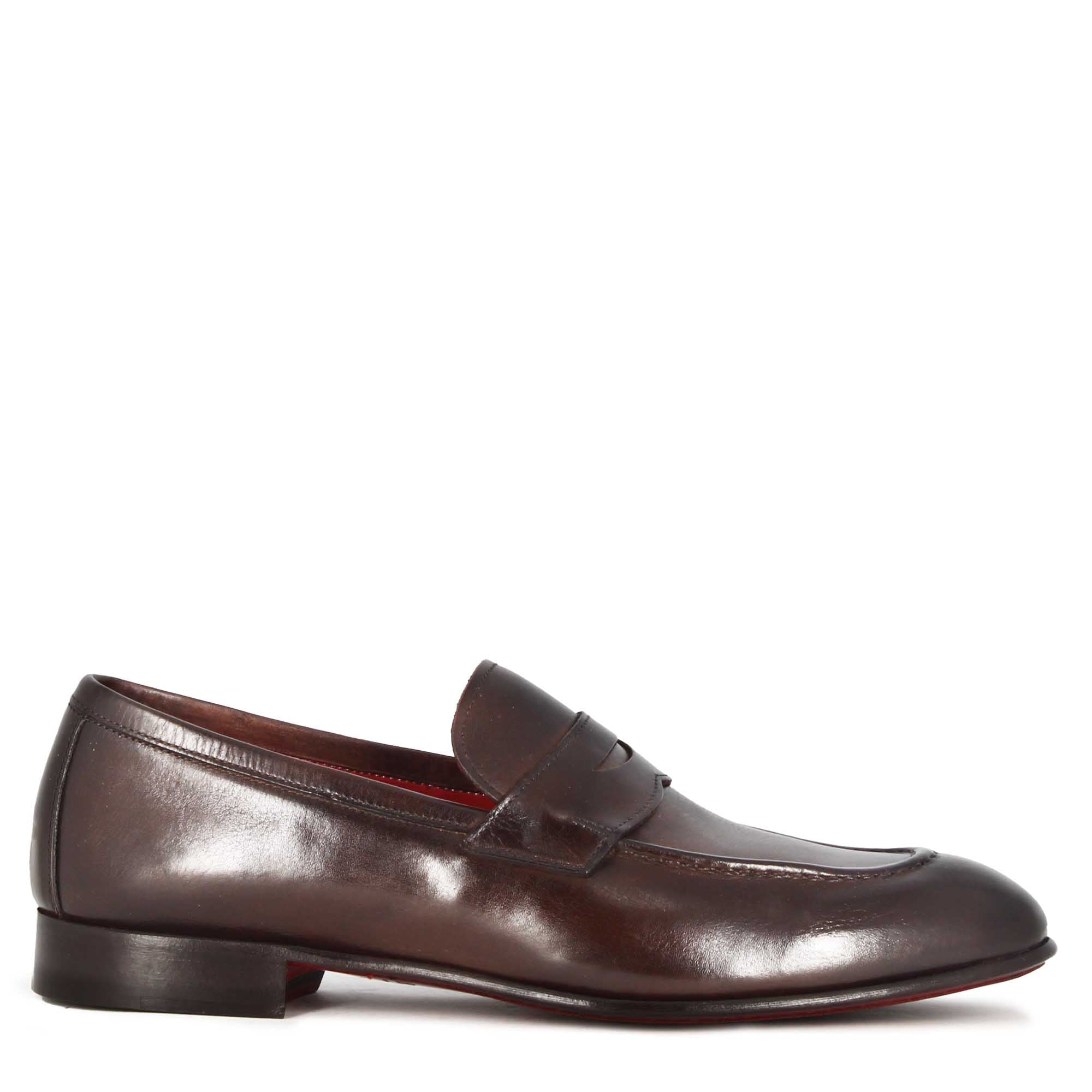 Mocassin classique pour hommes en cuir marron foncé