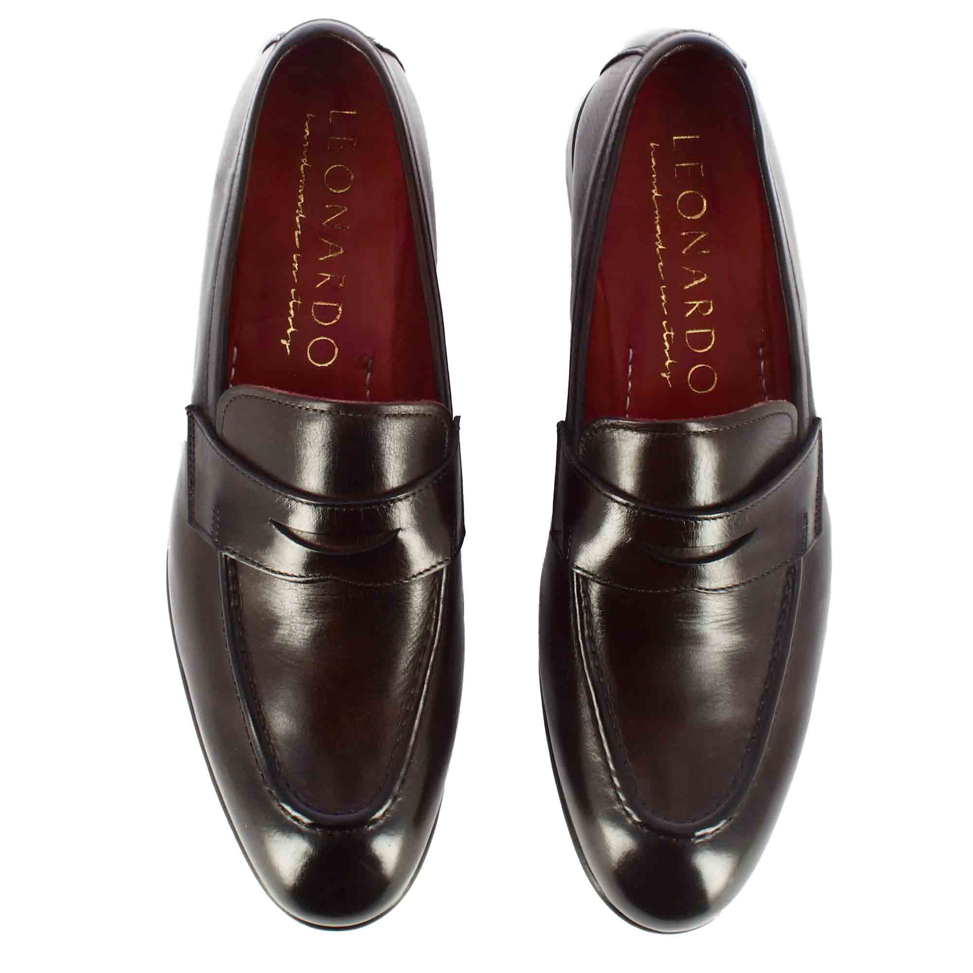 Mocassin classique pour hommes en cuir marron foncé