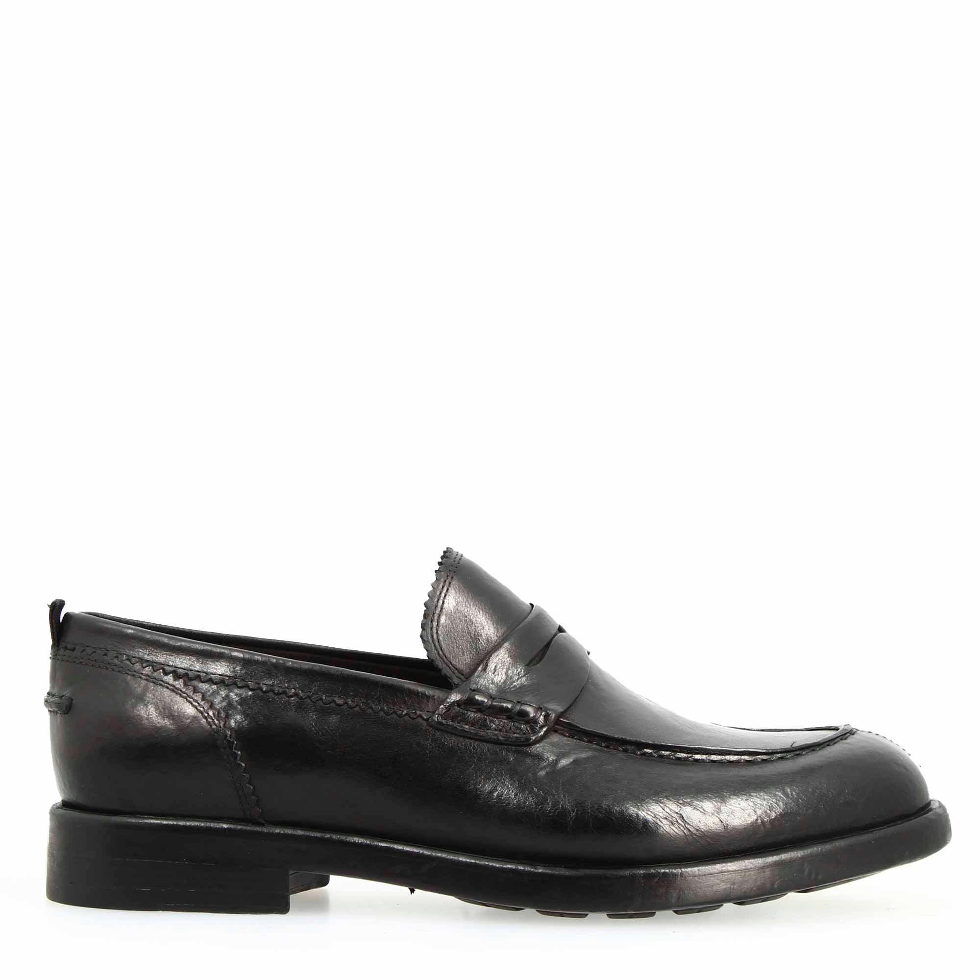 Men's college moccasin in fine black leather