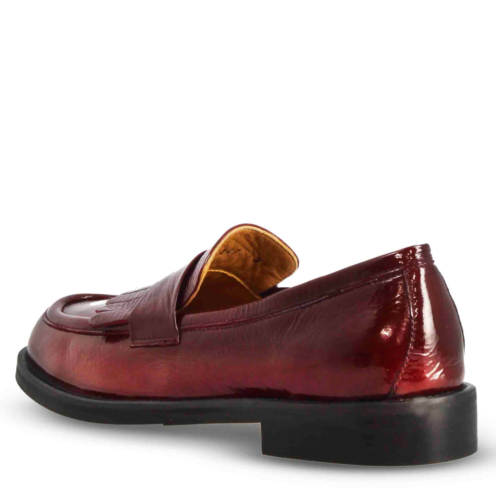 Women's fringed moccasin in shiny leather in burgundy color handmade in Italy