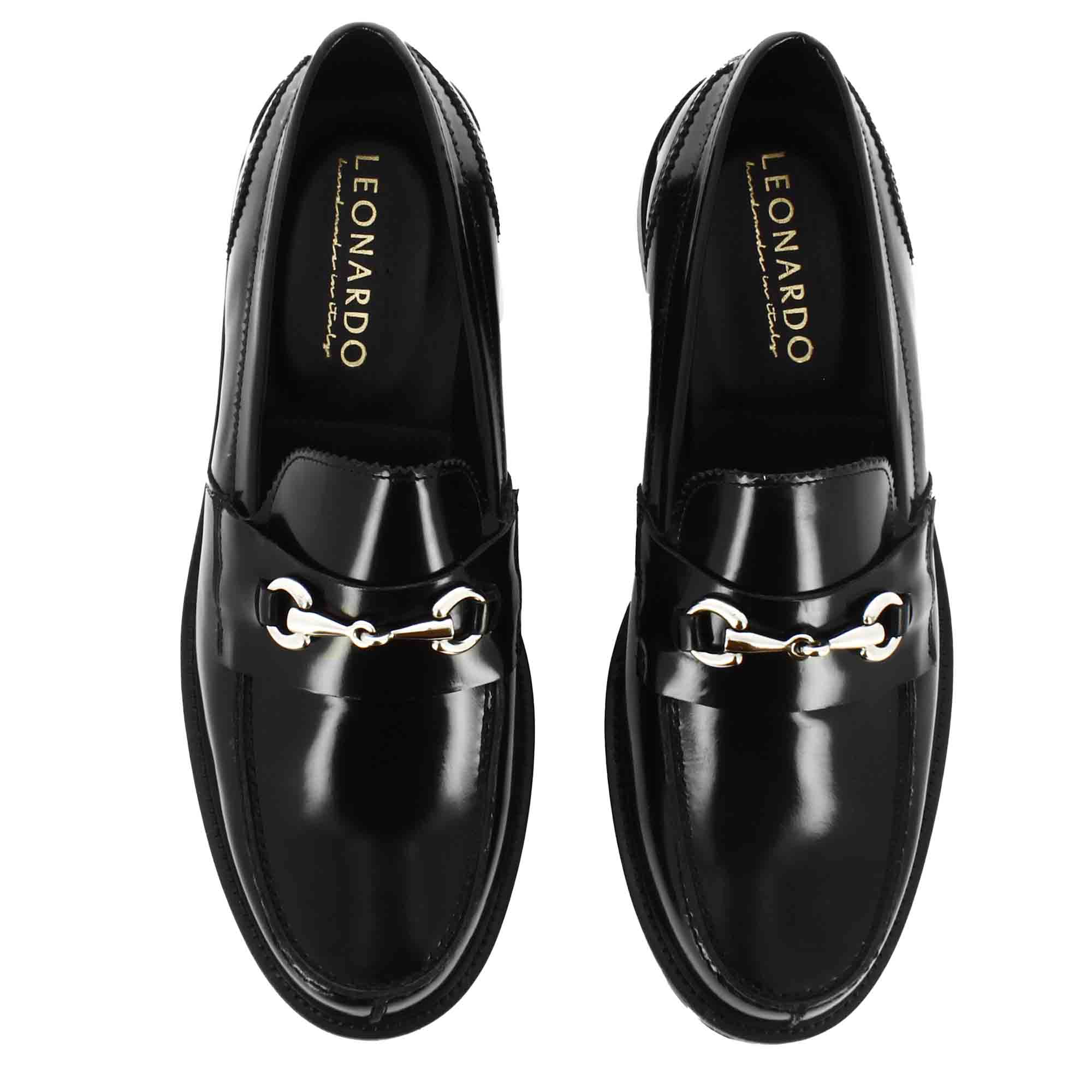 Mocassino con morsetto da uomo in pelle lucida colore nero