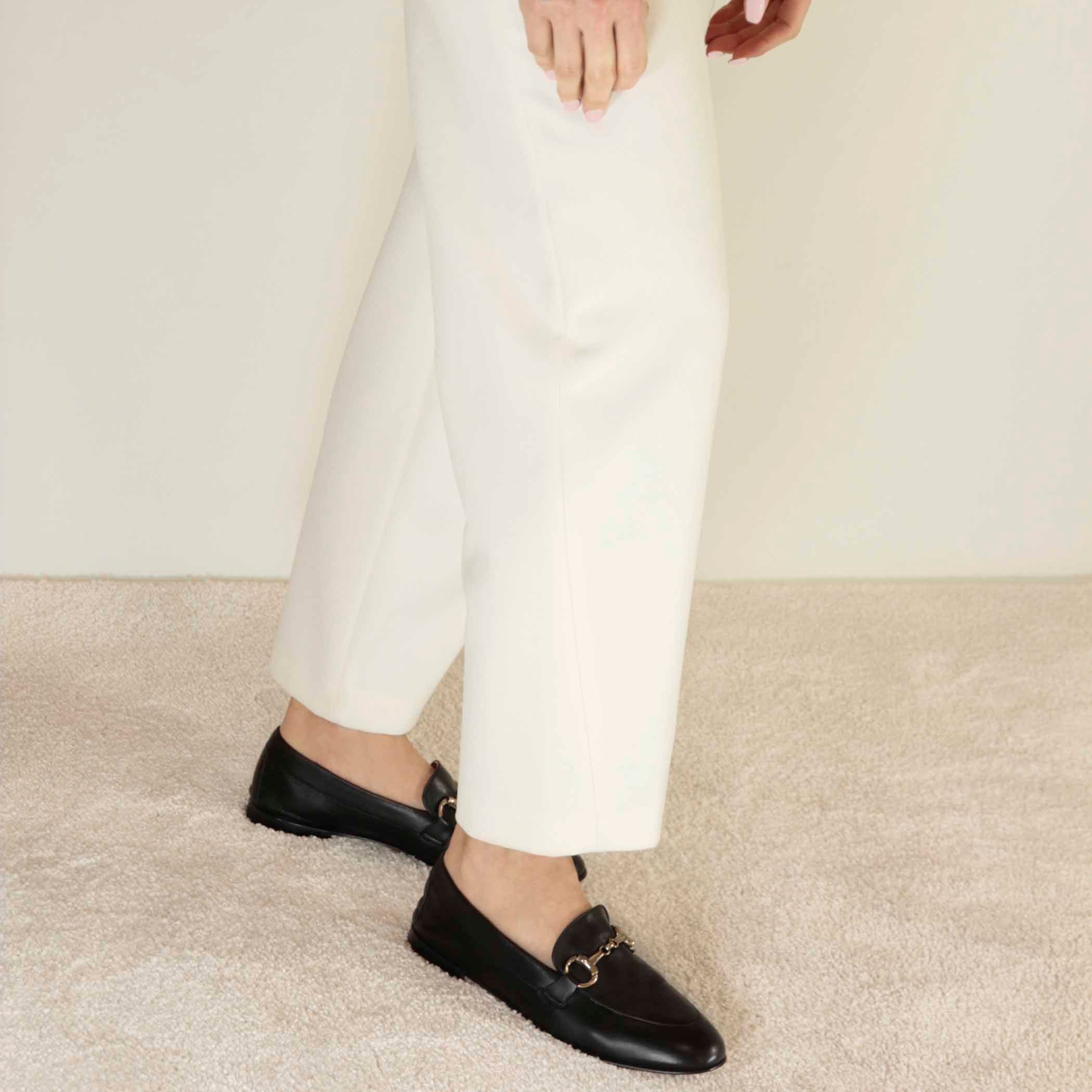 Classic women's moccasin with black leather clamp