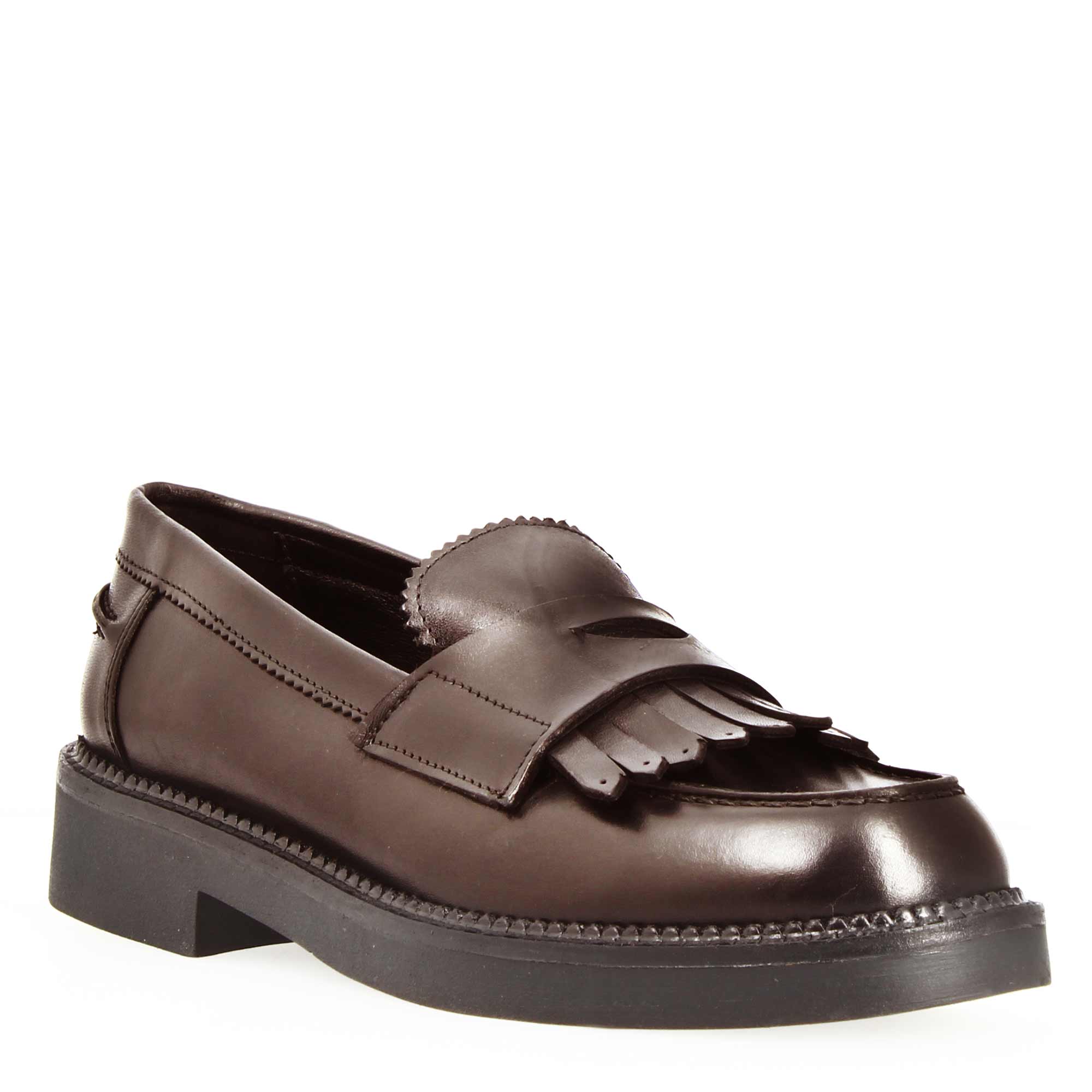 Women's moccasin with sturdy sole in dark brown leather and fringes