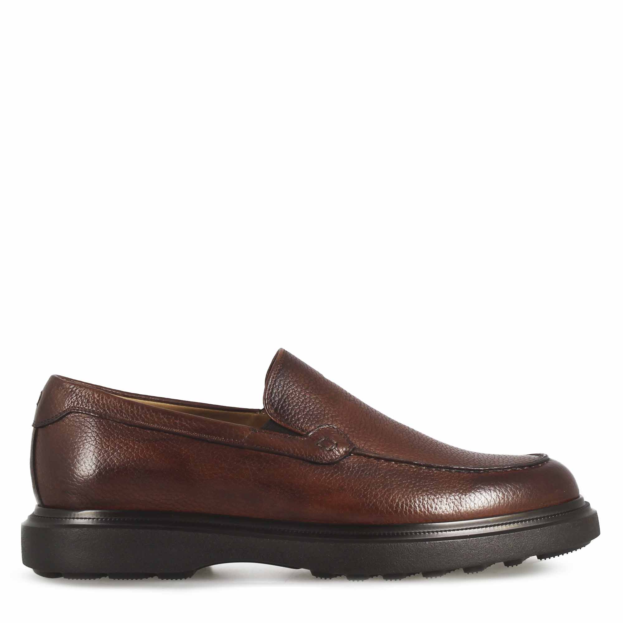 Men's moccasin in brown hammered leather and rubber sole