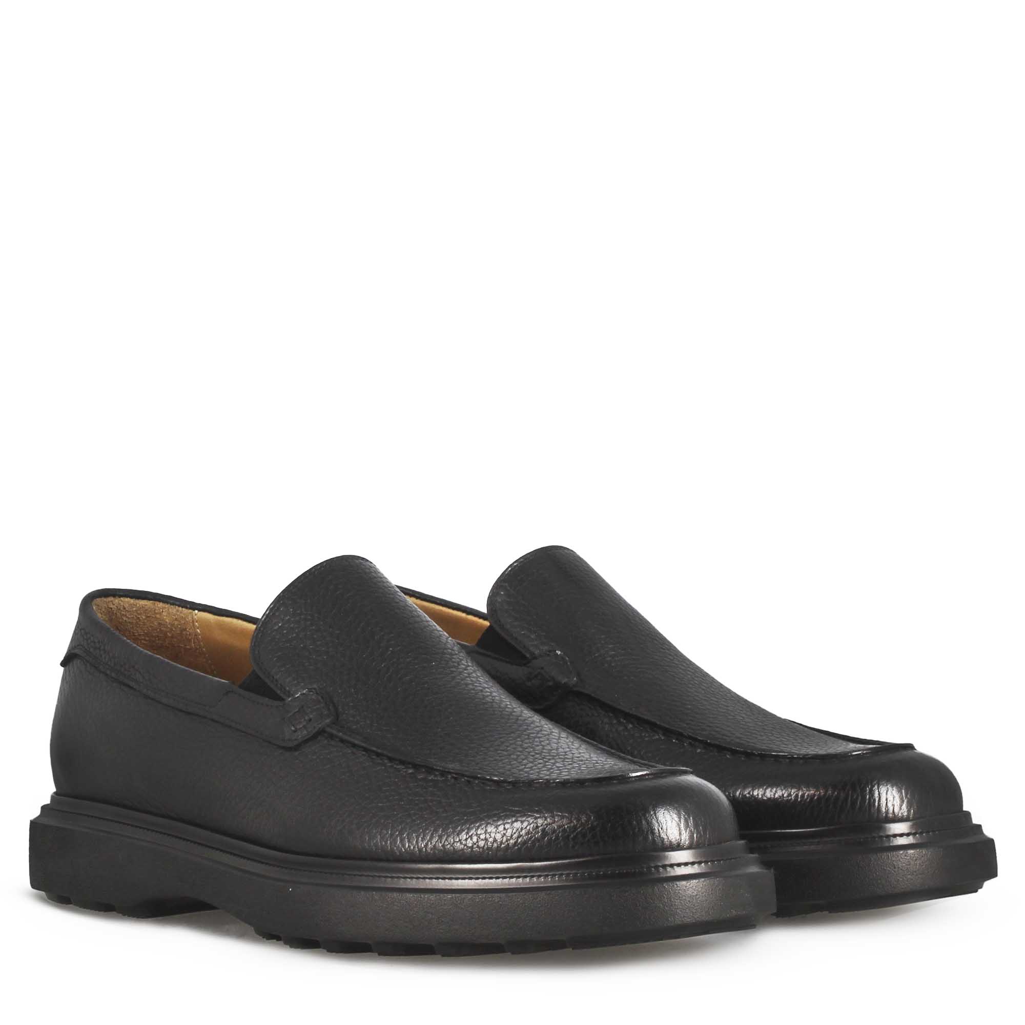 Mocassino da uomo in pelle martellata colore nero e suola in gomma