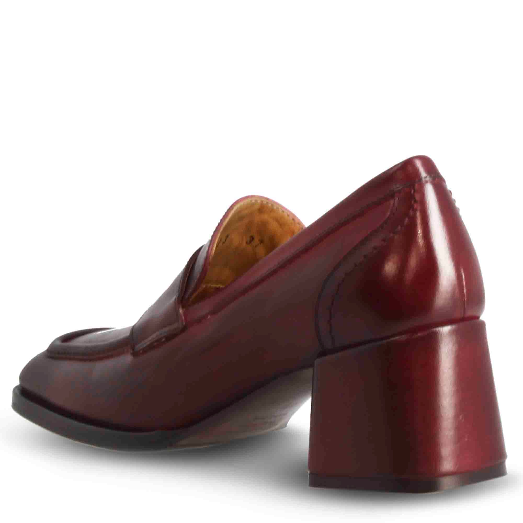 Mocassino tacco alto da donna in pelle colore bordeaux