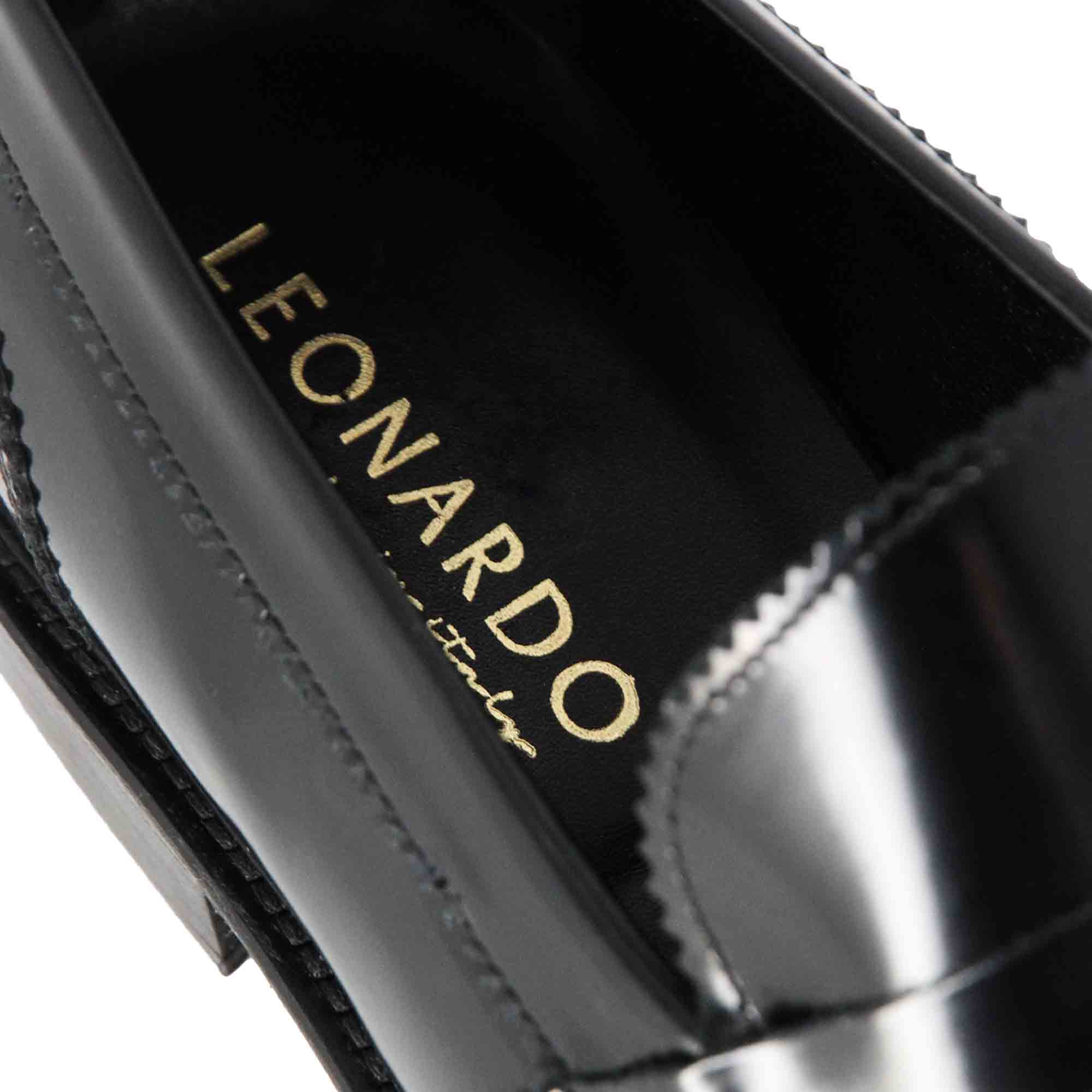 Classic men's moccasin in shiny black leather