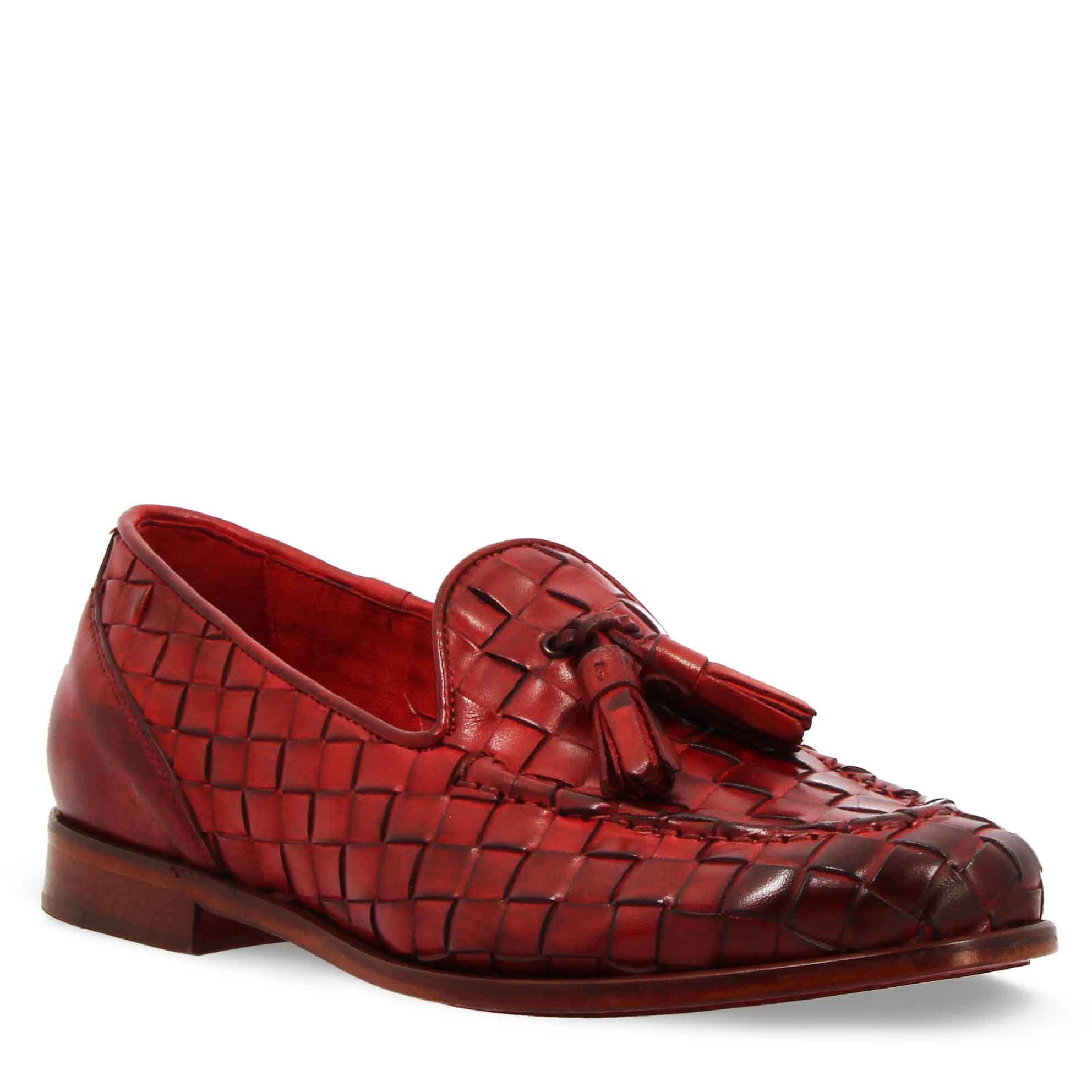 Mocassins pour femme faits main en cuir tressé rouge avec pompons