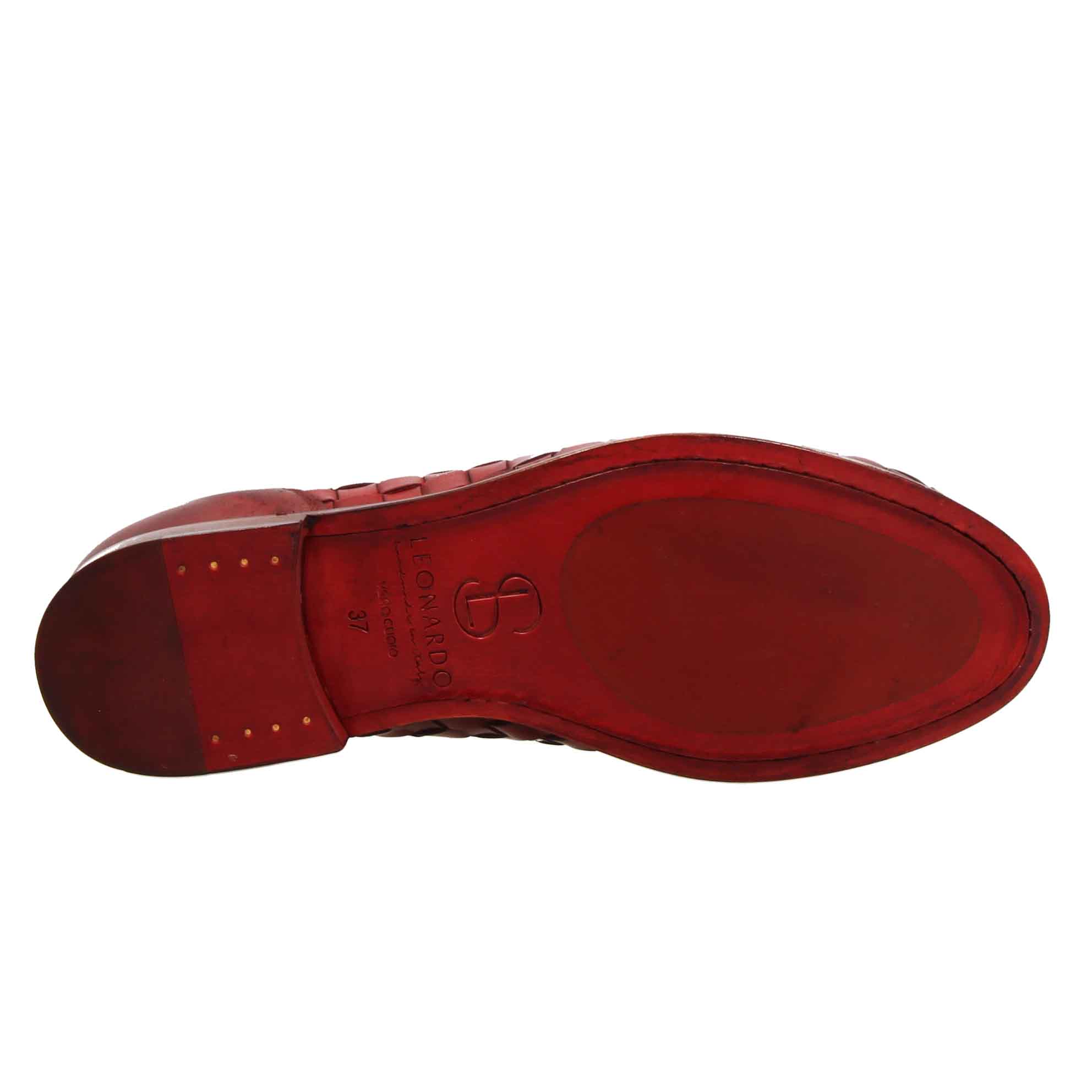 Mocassins pour femme faits main en cuir tressé rouge avec pompons