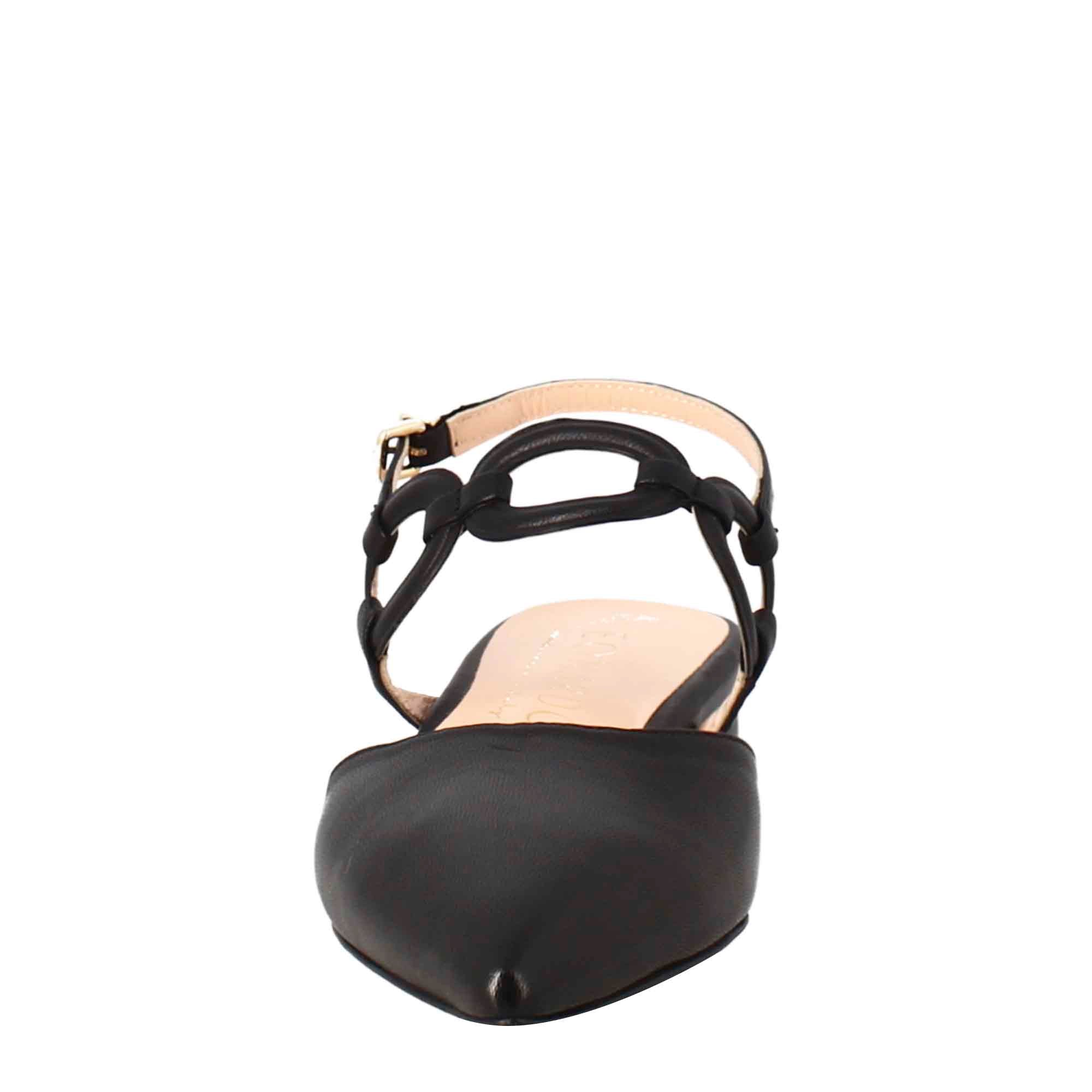 Woman's pointed toe medium heel closed sandal in black leather