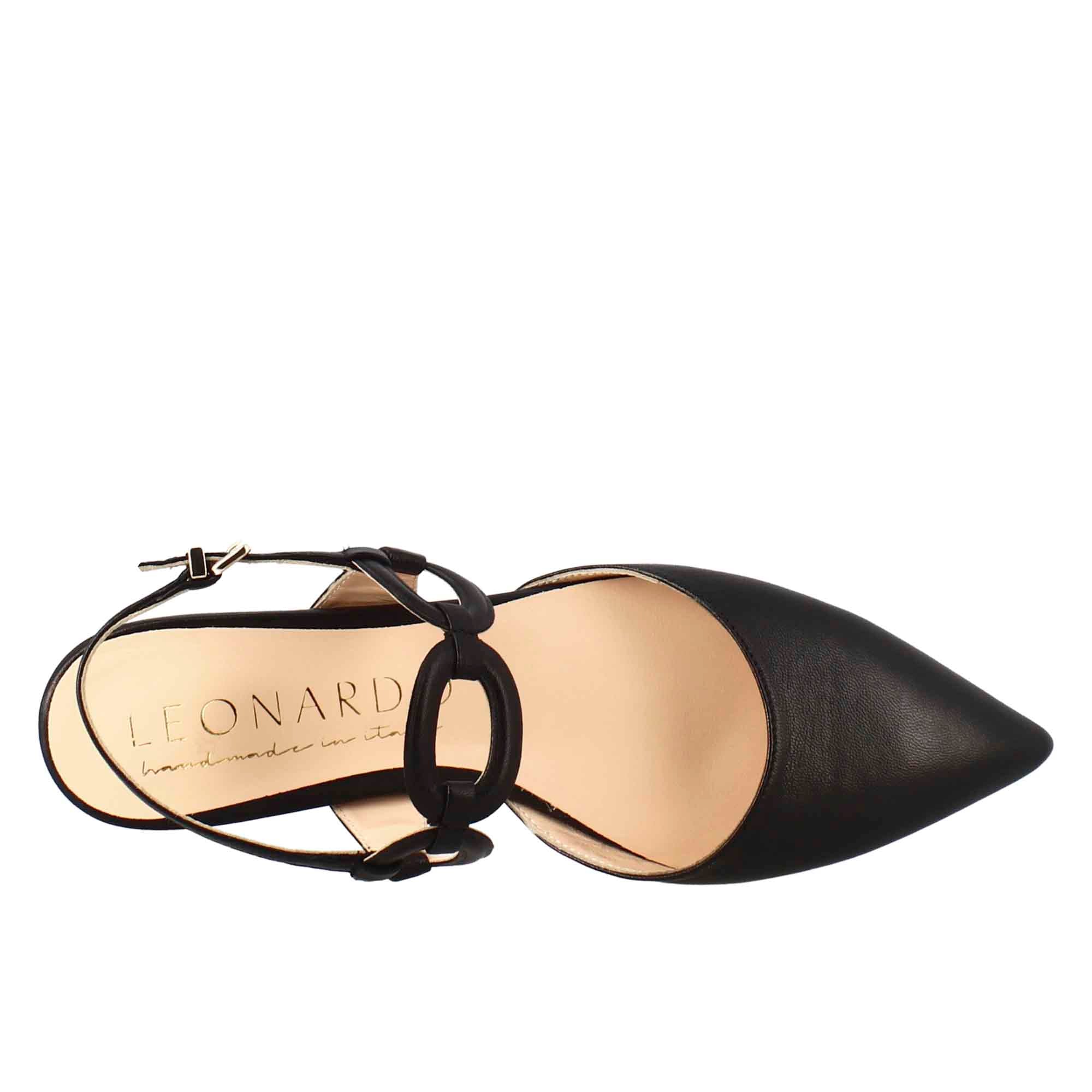 Woman's pointed toe medium heel closed sandal in black leather