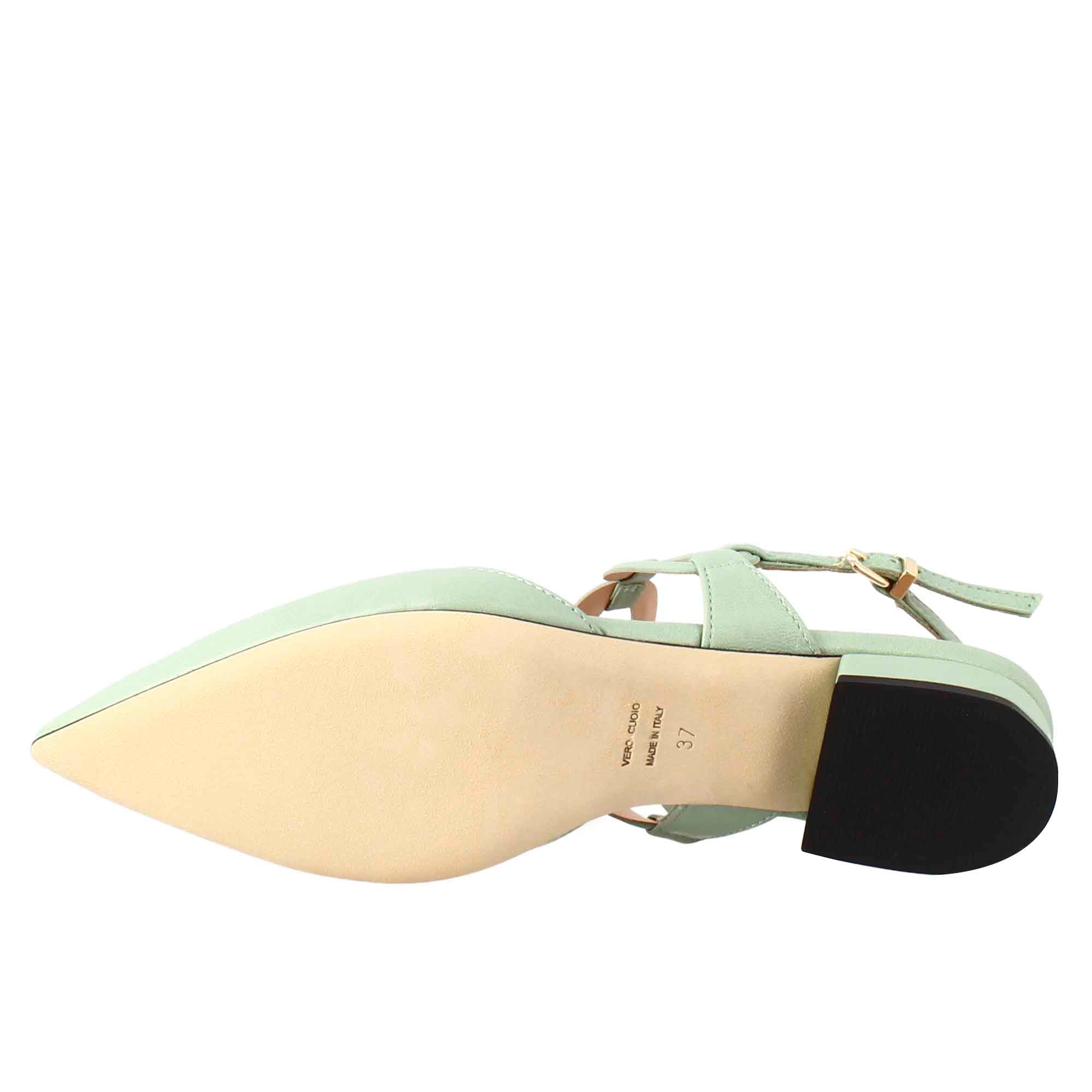 Woman's pointed toe medium heel closed sandal in green leather