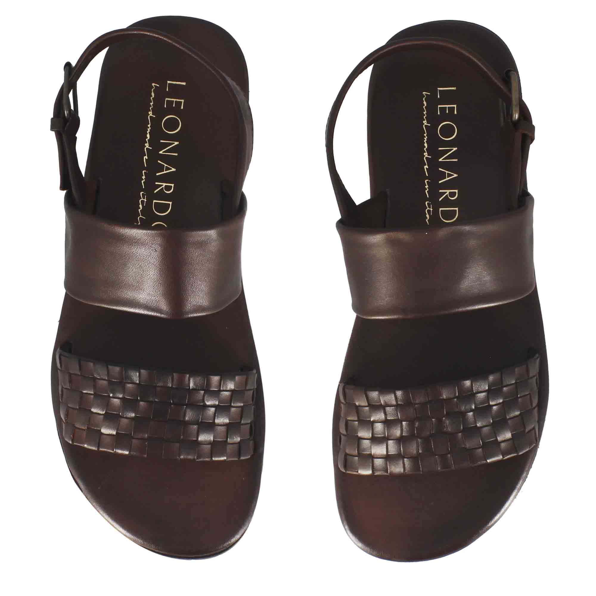 Sandale pour homme avec boucle en cuir semi-tressé marron