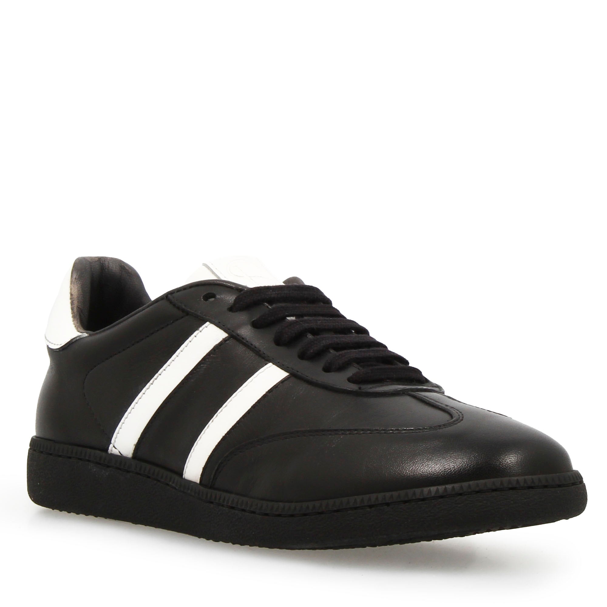 Baskets femme faites main en cuir noir
