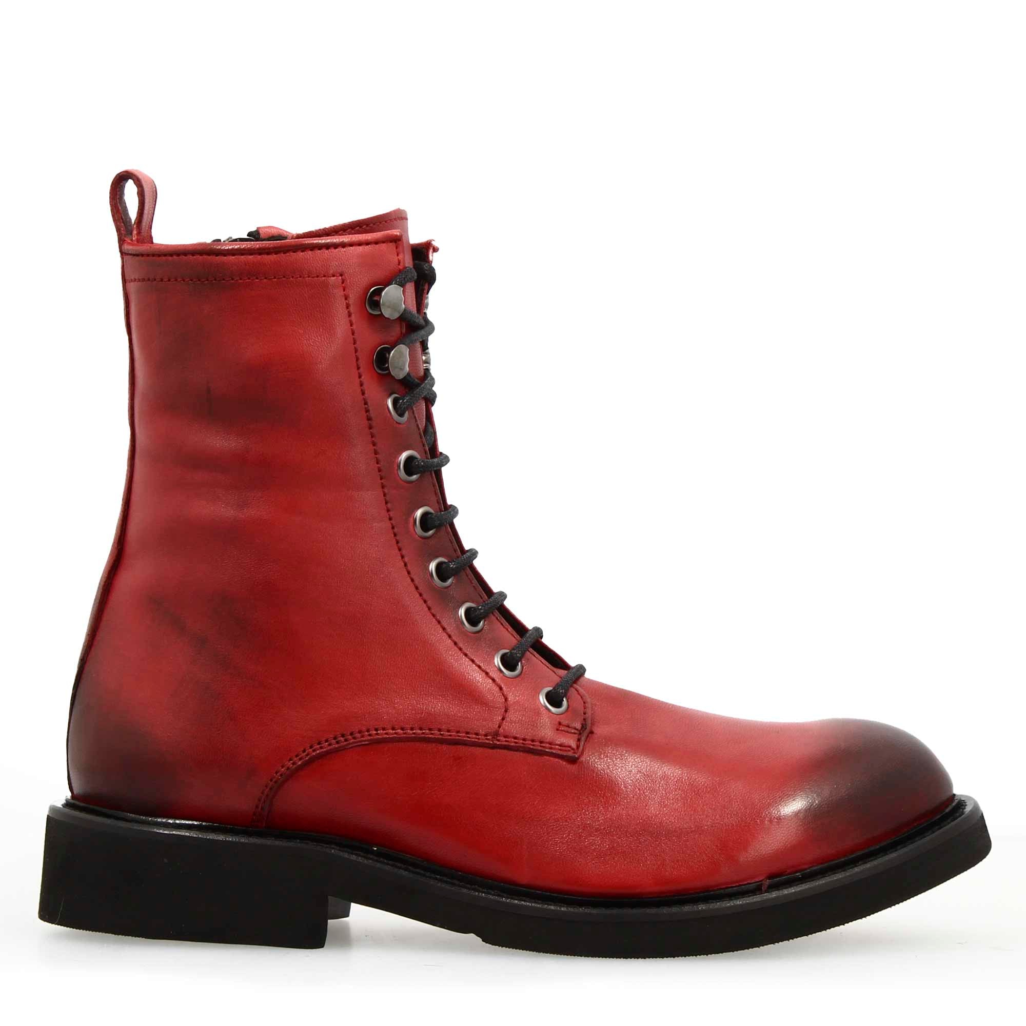 Stivaletto anfibio da donna in pelle colore rosso