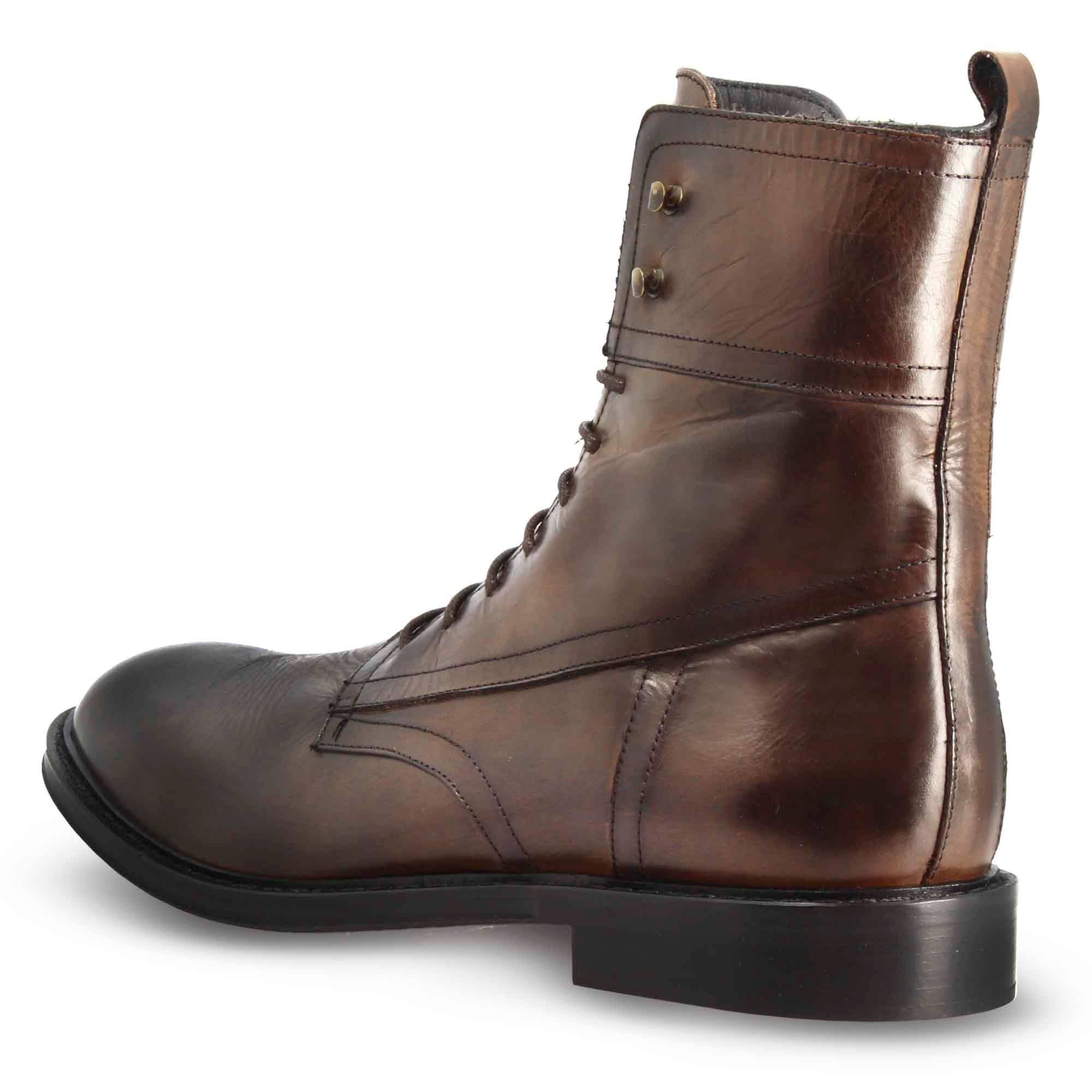 Bottine amphibie pour hommes en cuir marron foncé fabriquée à la main en Italie