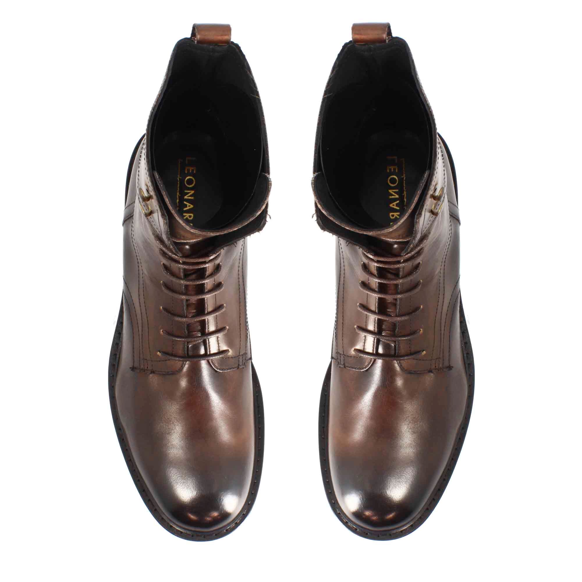 Bottine amphibie pour hommes en cuir marron foncé fabriquée à la main en Italie