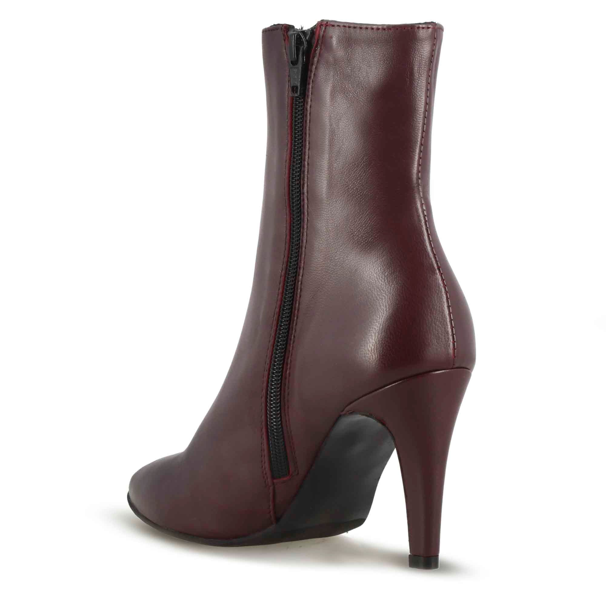 Elegant pointed ankle boot for women in burgundy leather