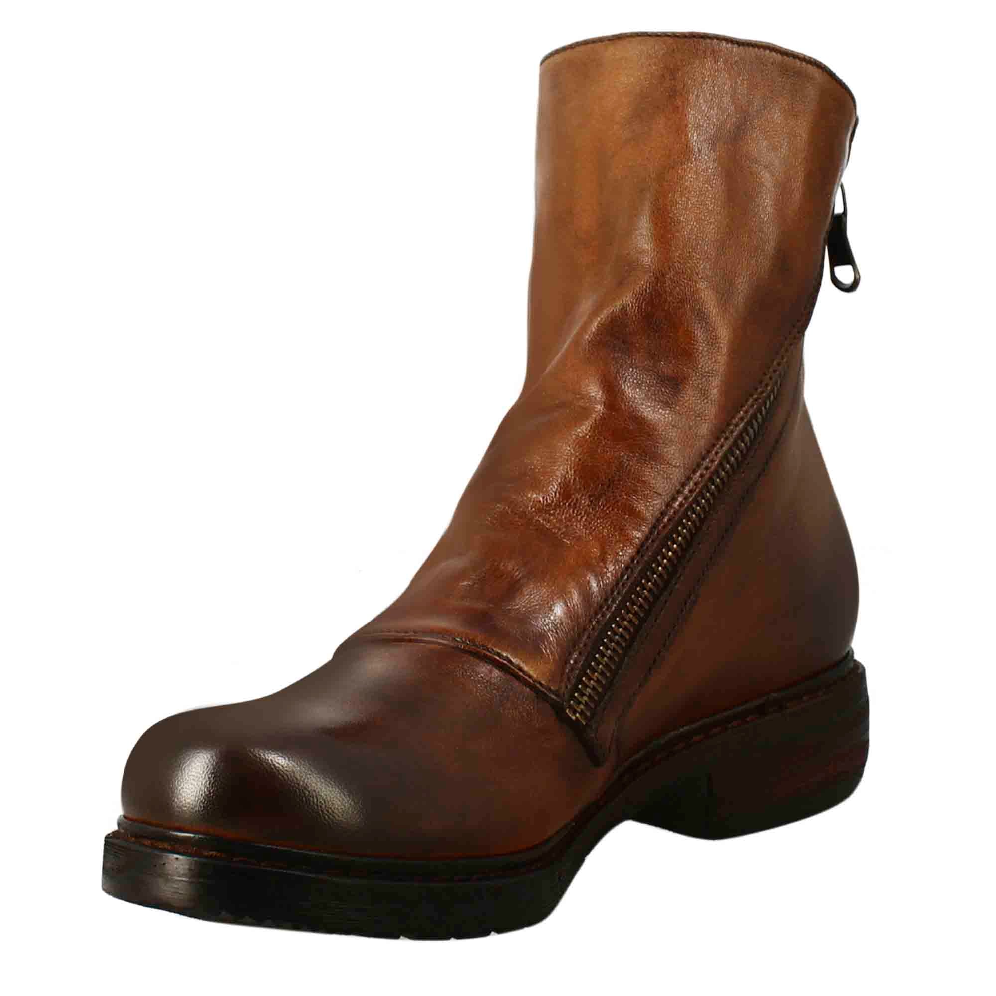 Bottine Paupa pour femme en cuir lavé couleur beige foncé avec fermeture éclair en diagonale