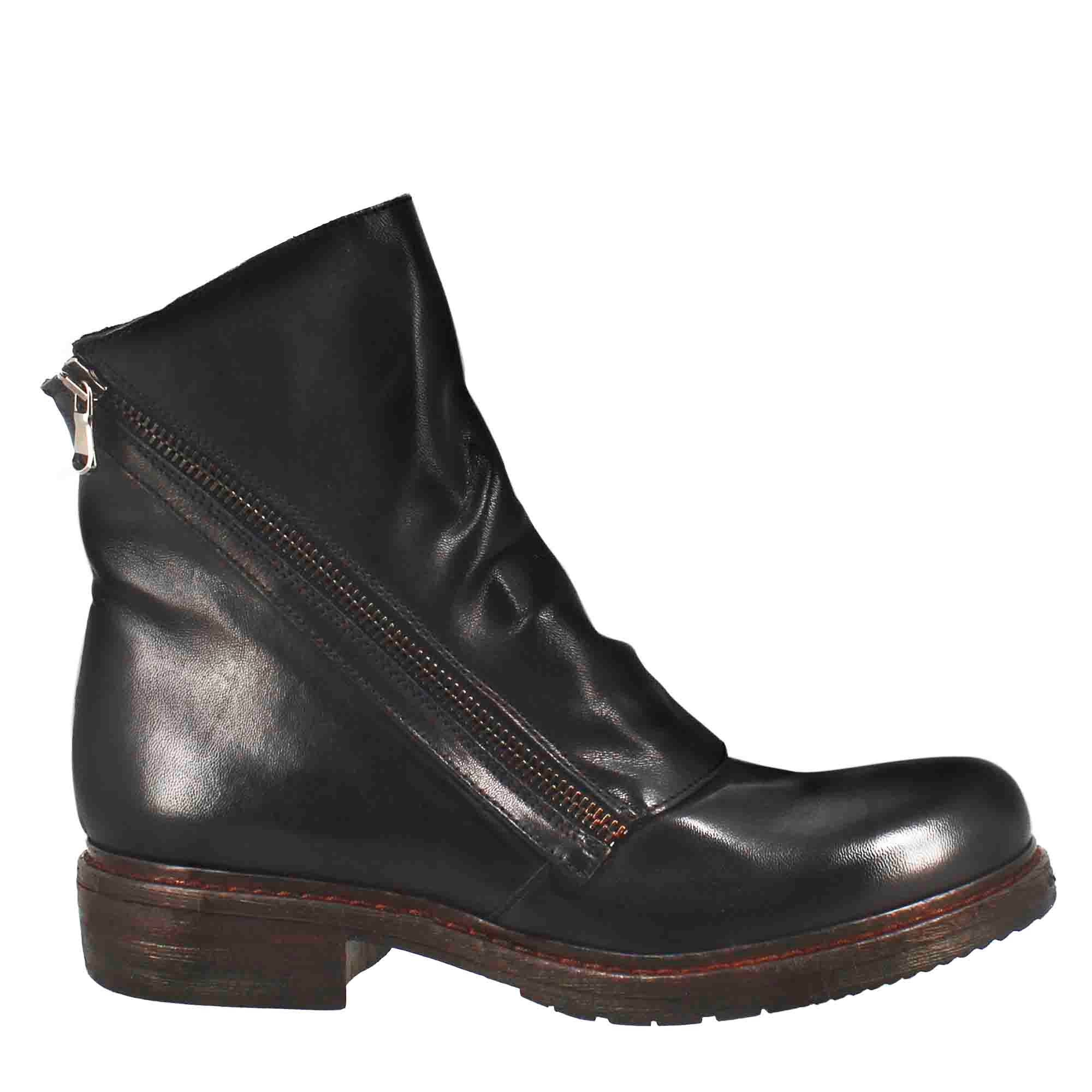 Paupa women's ankle boot in black washed leather with diagonal zip