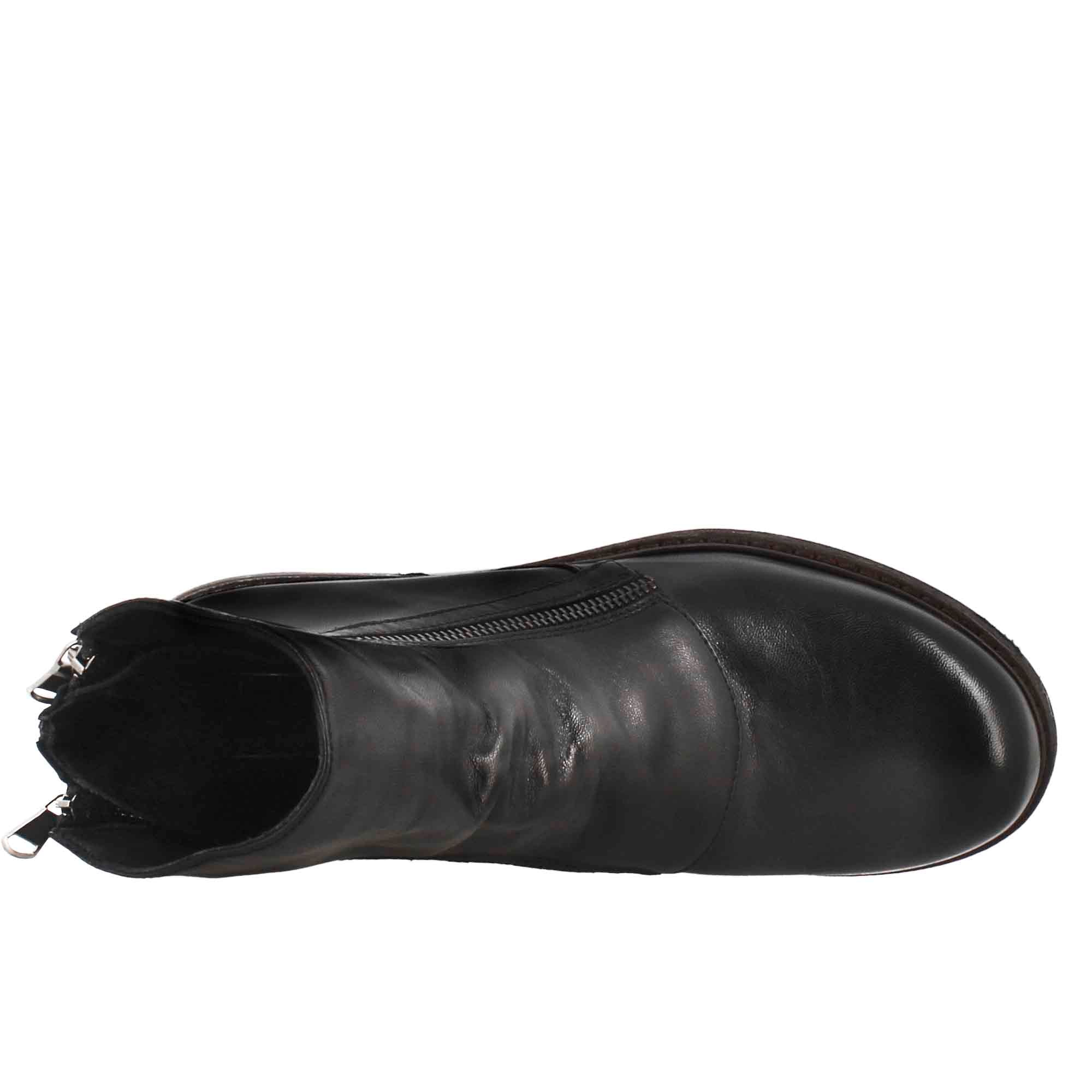 Paupa women's ankle boot in black washed leather with diagonal zip
