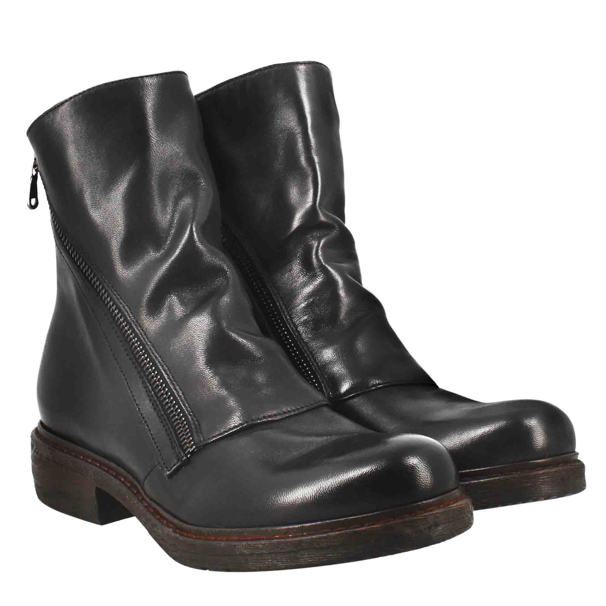 Paupa women's ankle boot in black washed leather with diagonal zip