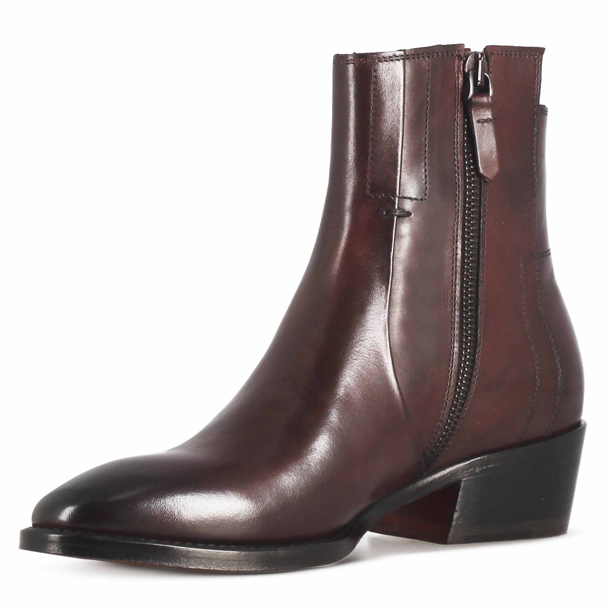 Bottine asymétrique style texan pour femme en cuir bordeaux