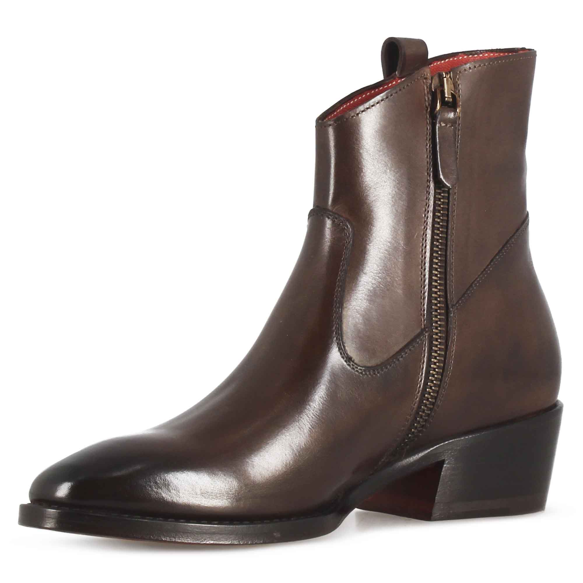 Bottine style texan pour femme en cuir marron foncé