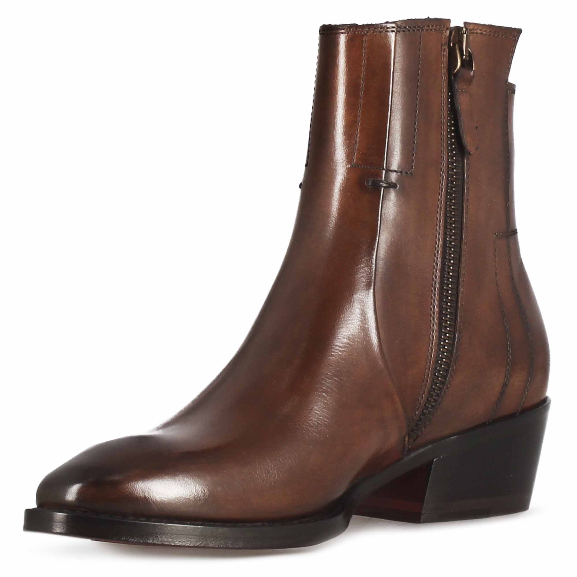 Stivaletto stile texano asimmetrico da donna in pelle colore marrone