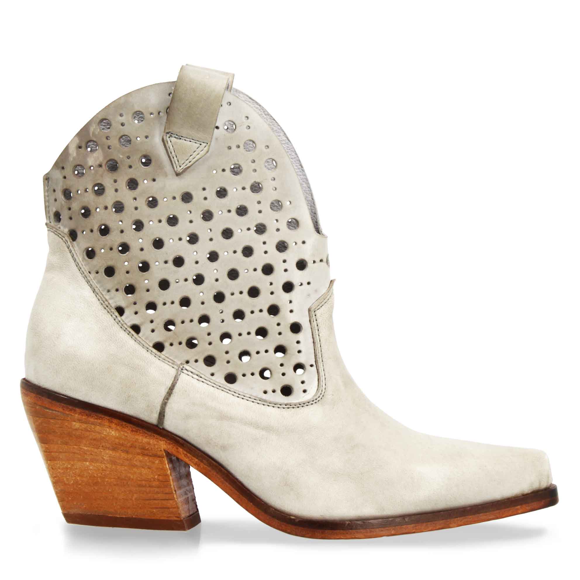 Bottines texanes grises à motifs perforés pour femme