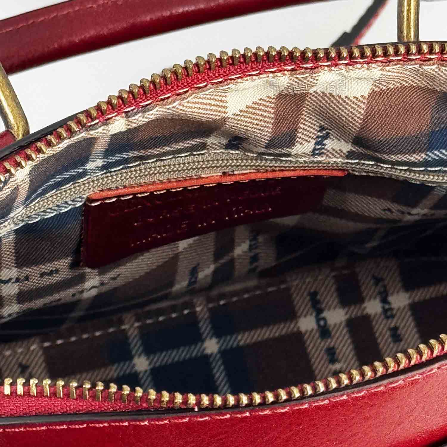 Zaira handbag in semi glossy red leather for woman