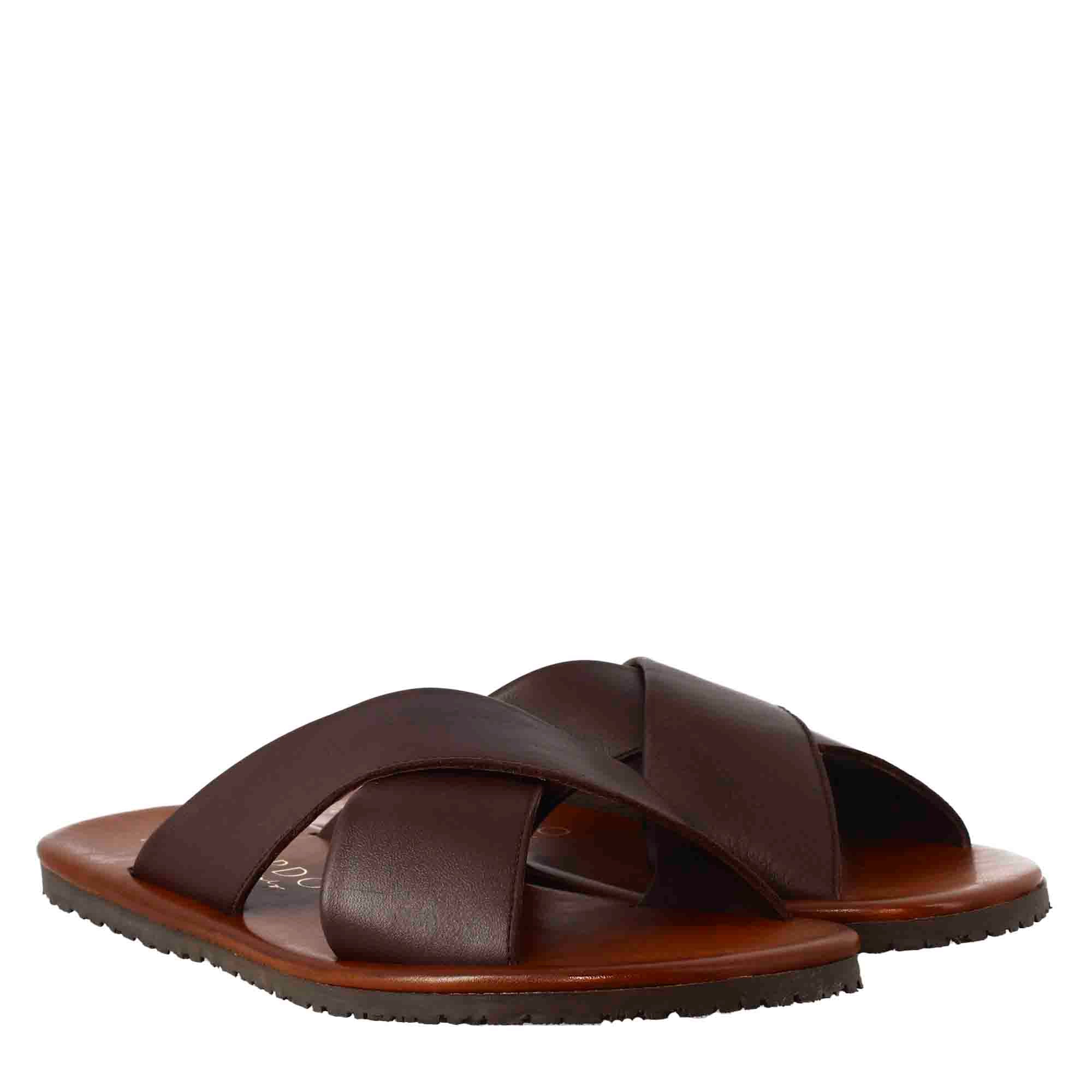 Sandali ciabatta con fasce incrociate da uomo fatti a mano in pelle marrone - LeonardoShoes