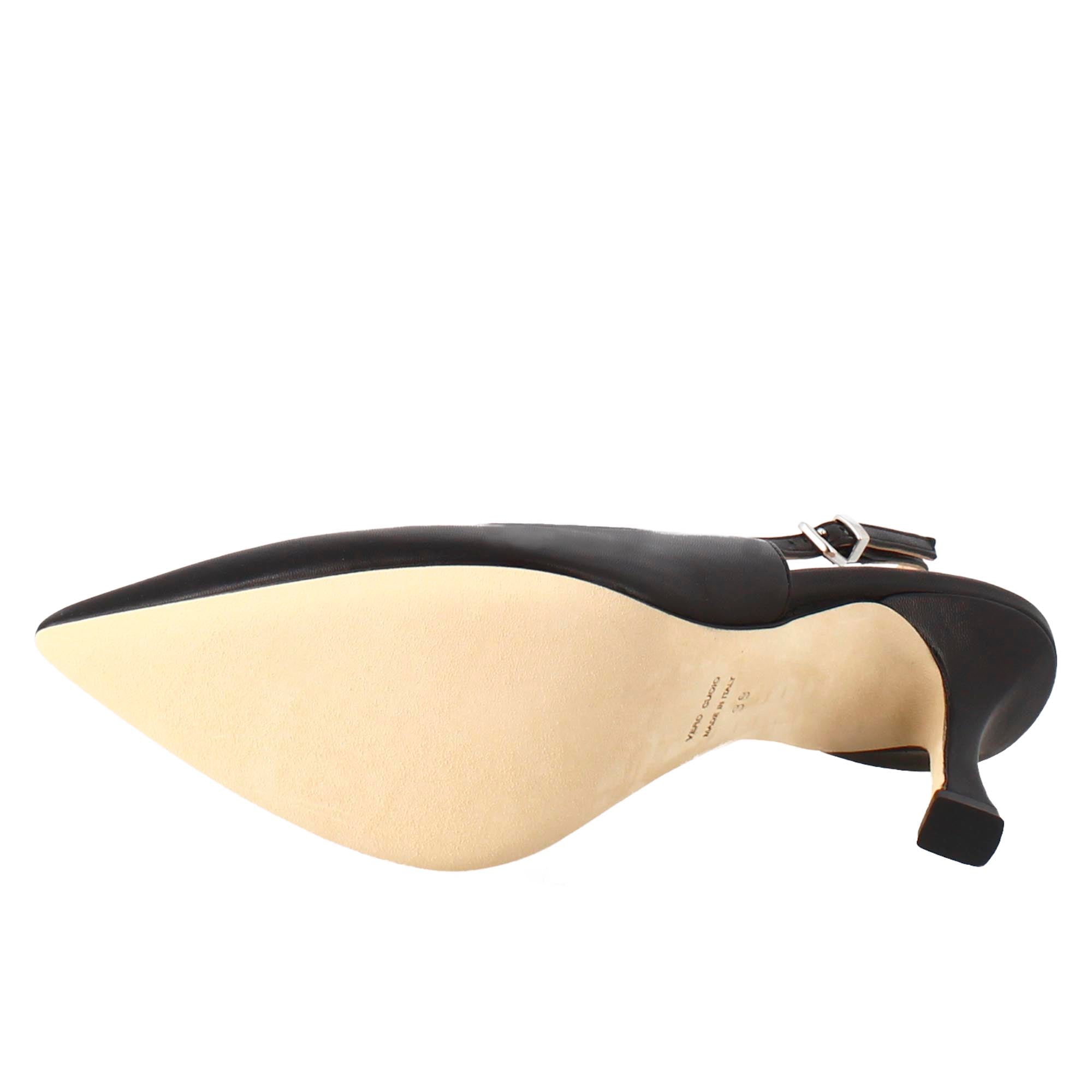 Décolleté with high heels for women in black leather
