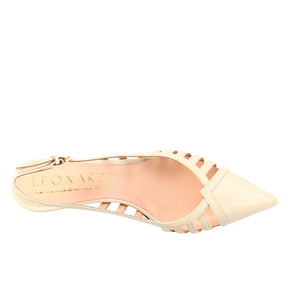 Women's décolleté in beige patent leather with pointed toe