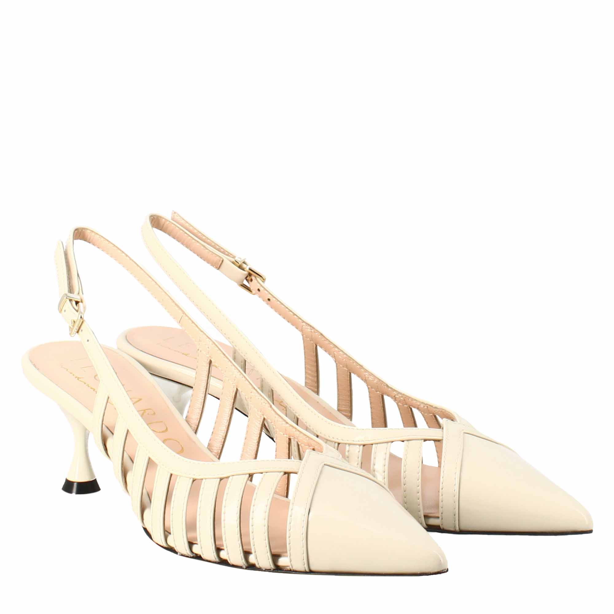 Women's décolleté in beige patent leather with pointed toe