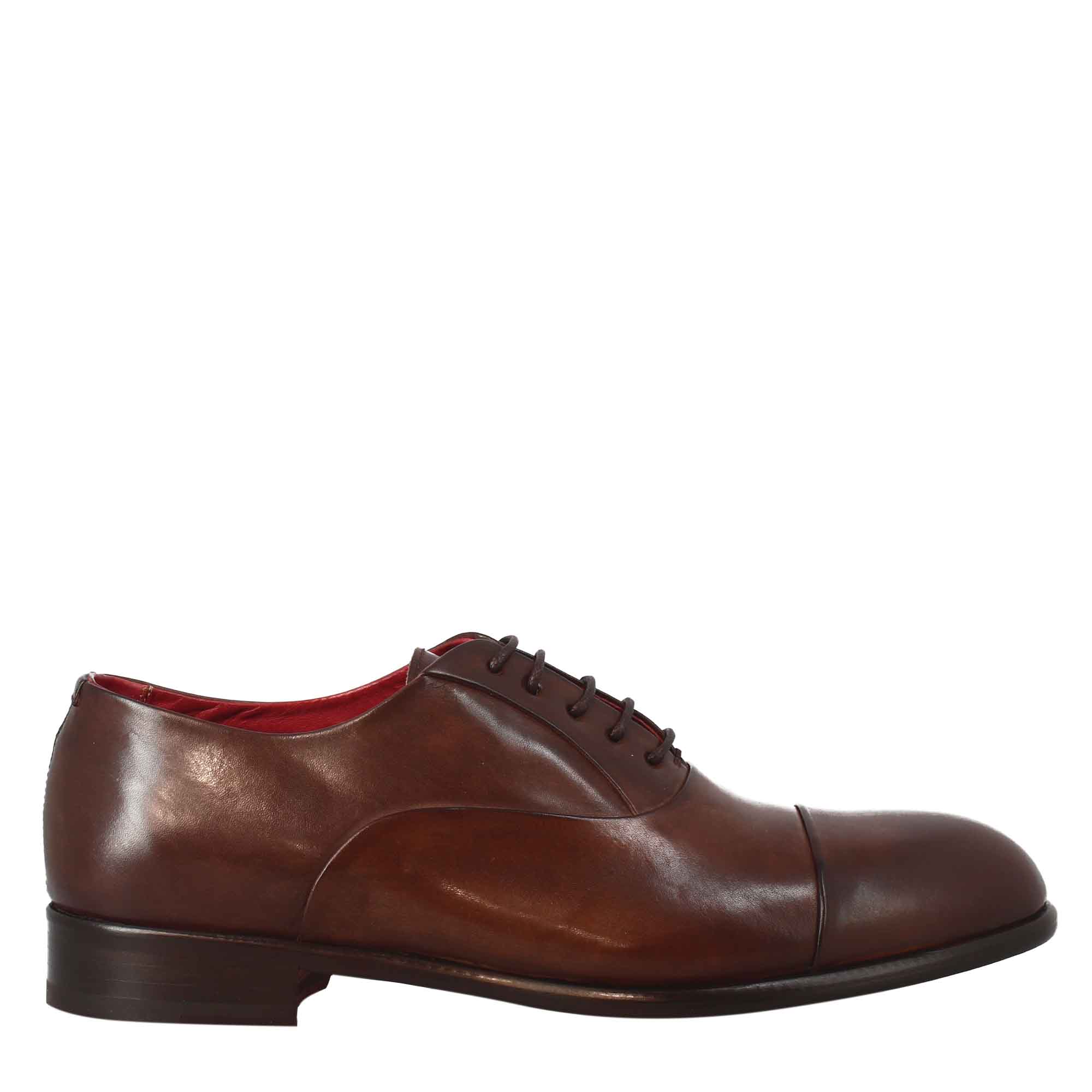Richelieu marron foncé élégant pour homme en cuir et doublure rouge
