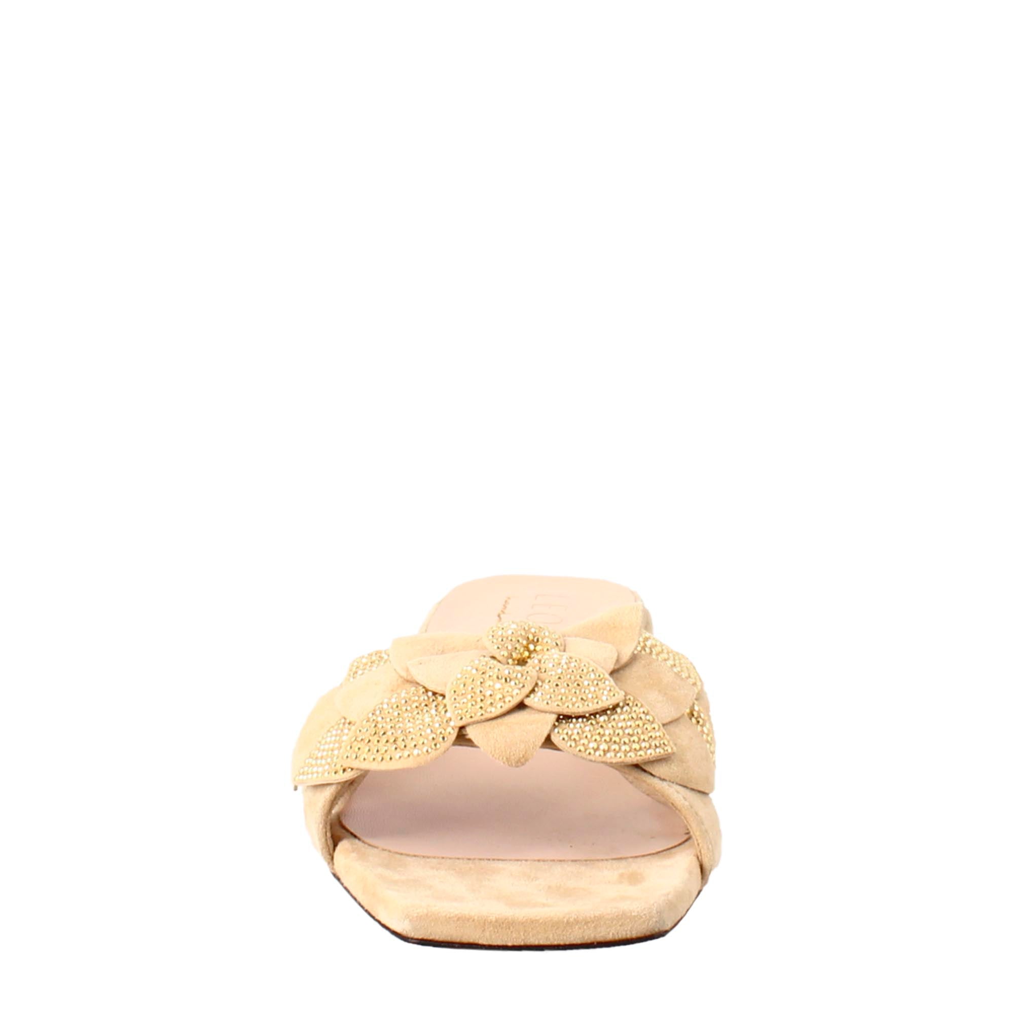 Square-shaped women's sandal in beige suede with glitter