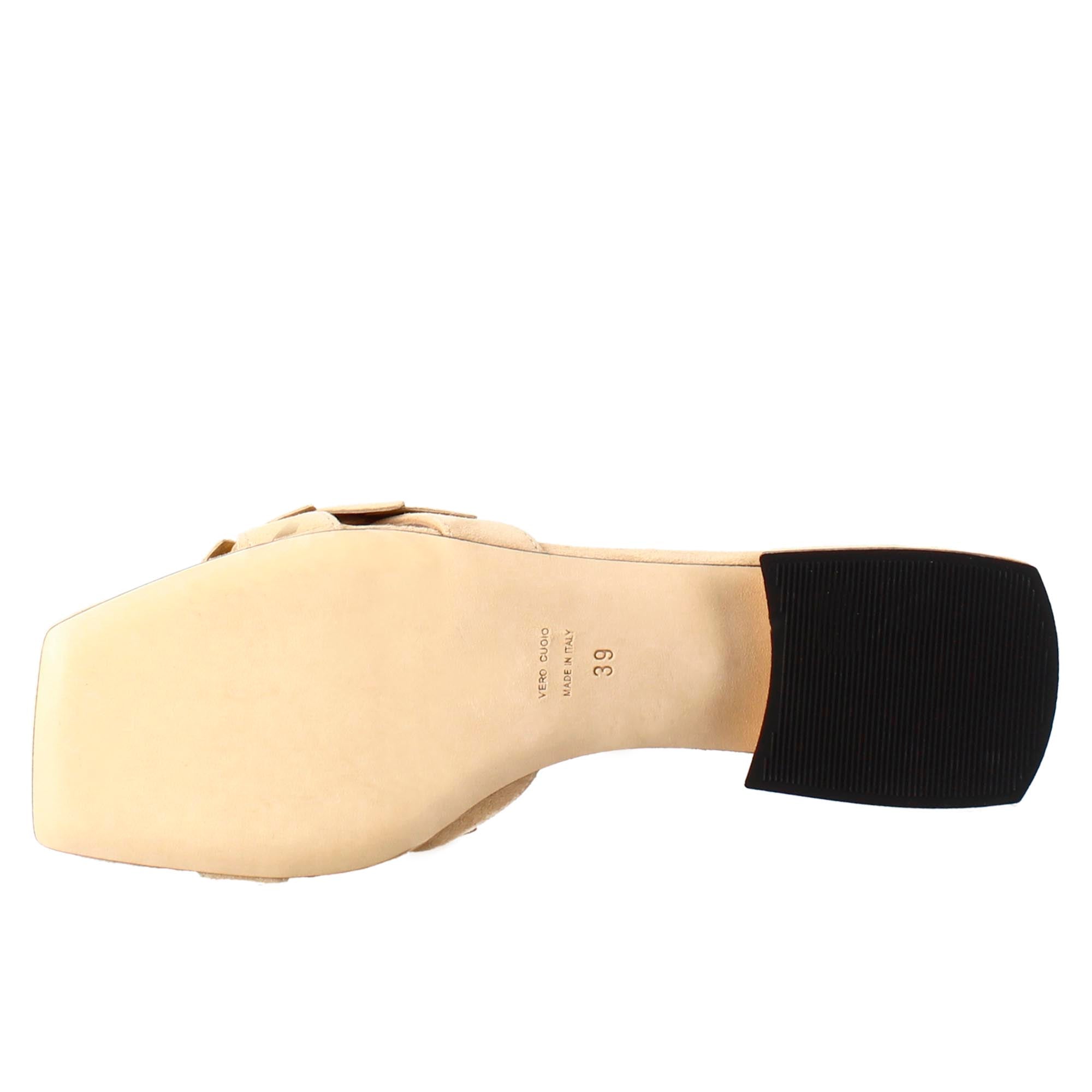Square-shaped women's sandal in beige suede with glitter