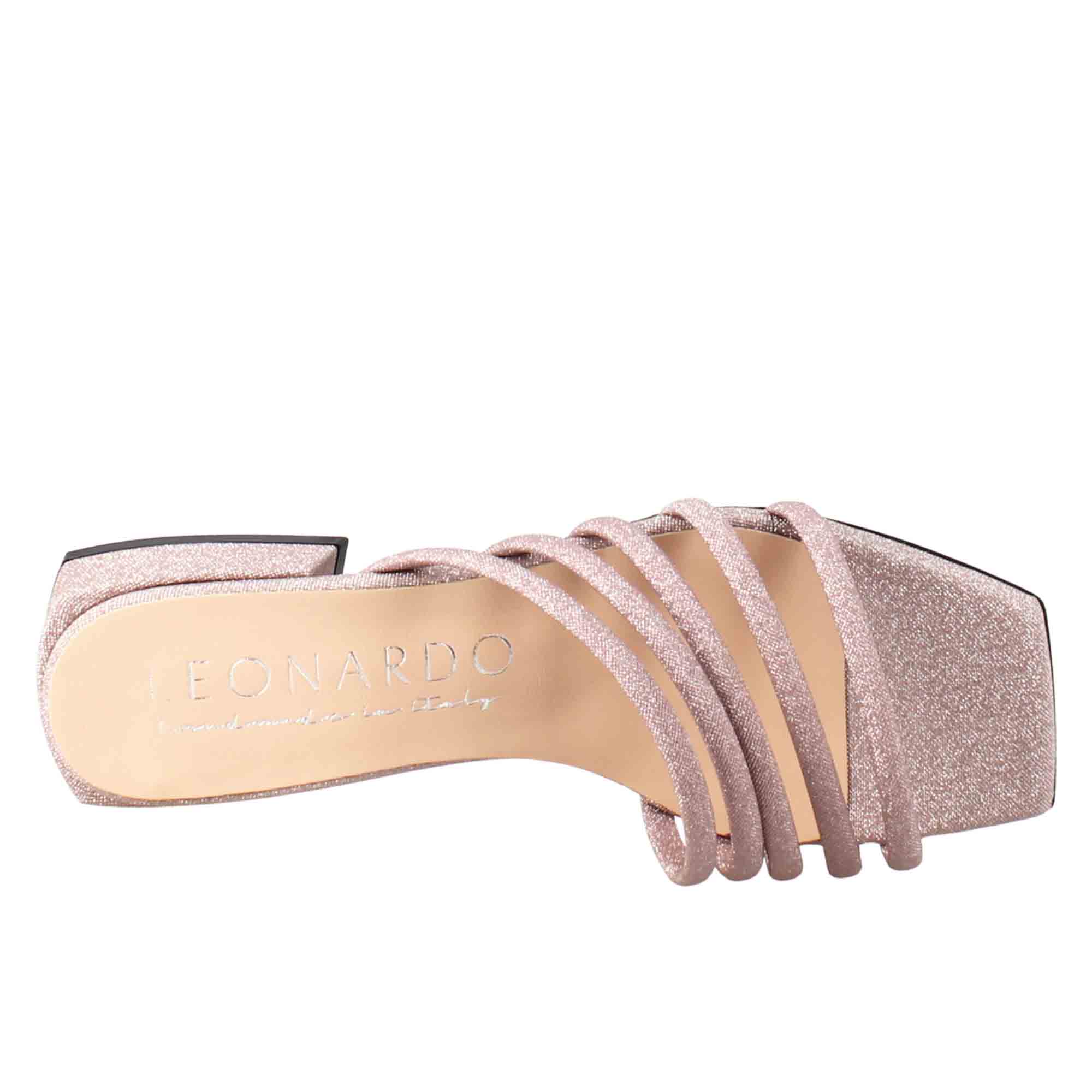 Quadratische Sandale aus rosa Leder mit Glitzer