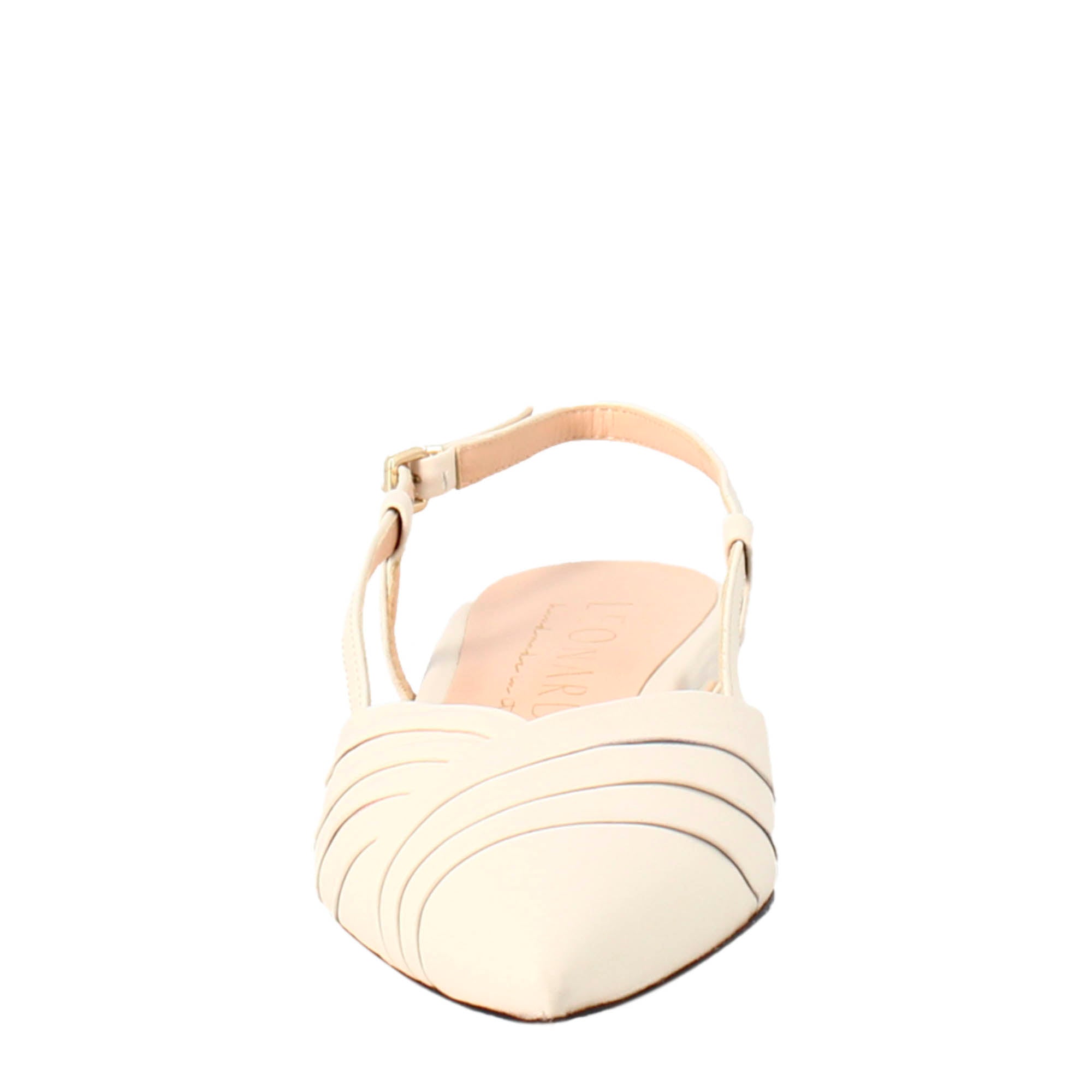 Woman's pointed toe medium heel closed sandal in beige pleated leather