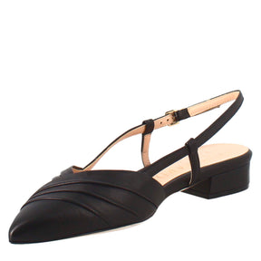 Woman's pointed toe medium heel closed sandal in black pleated leather
