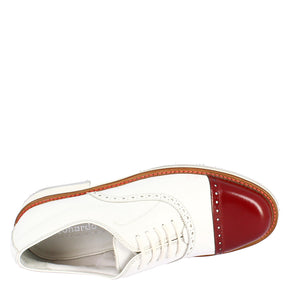 Handcrafted men's golf shoes in white leather with red toe cap
