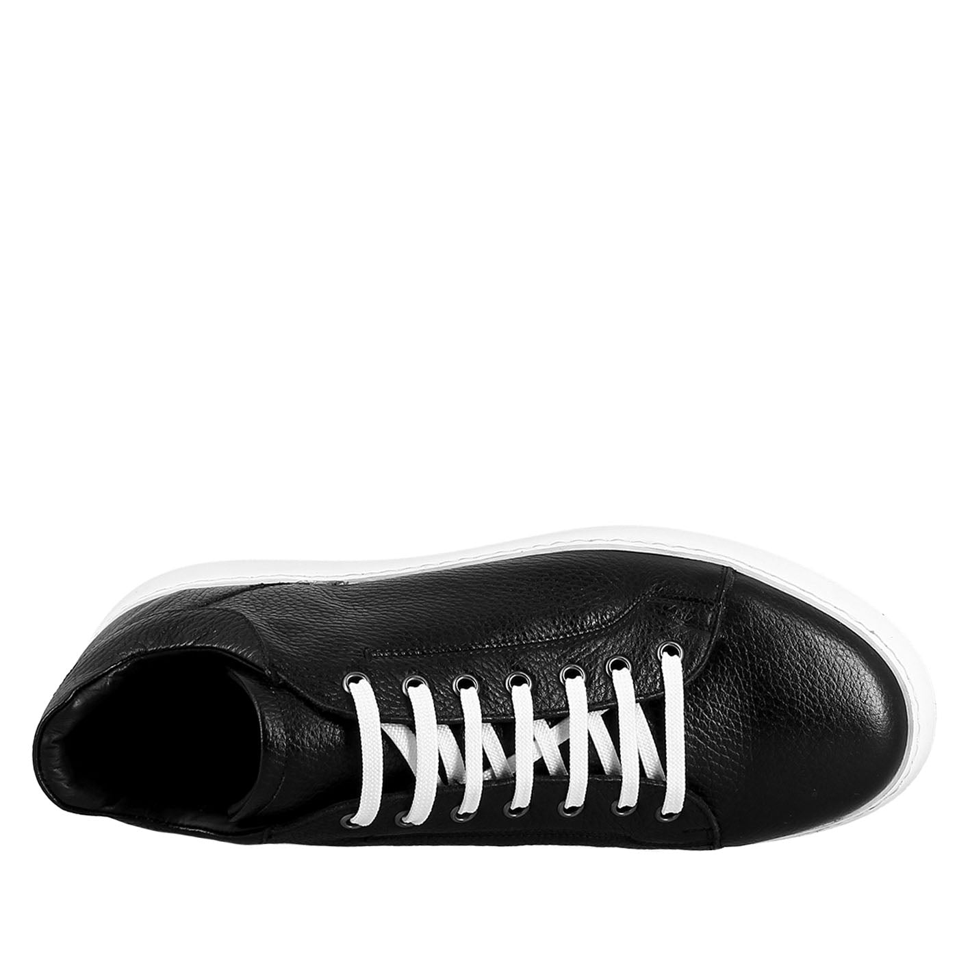 Elegant black sneaker for men in smooth leather