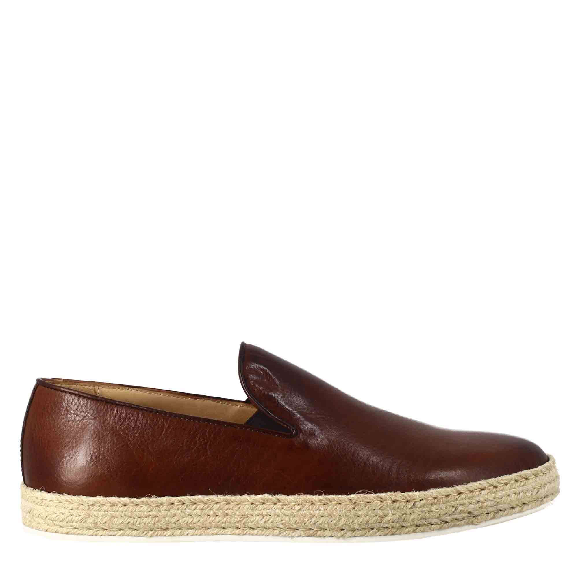 Sneaker marrone brandy elegante da uomo in pelle liscia - LeonardoShoes