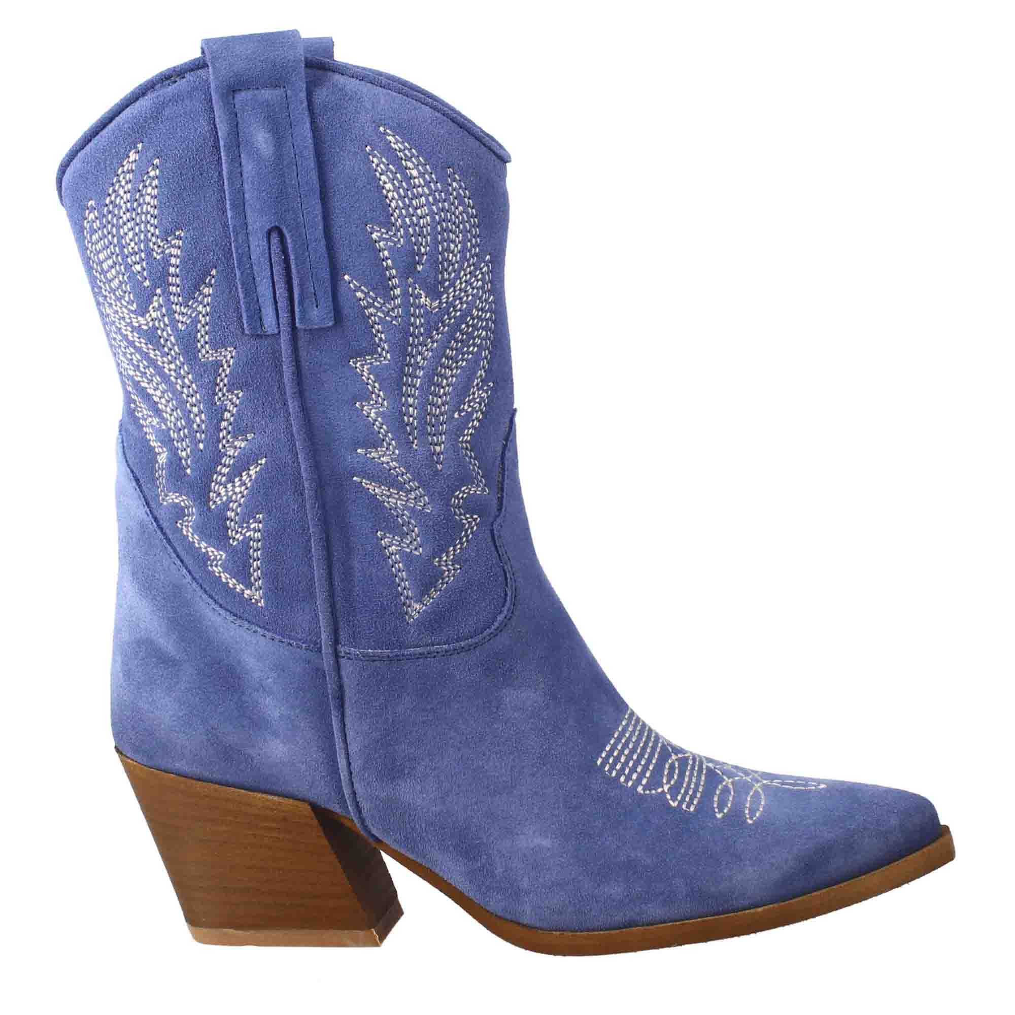 Stivaletto texano da donna in camoscio, color azzurro con ricamo. - LeonardoShoes