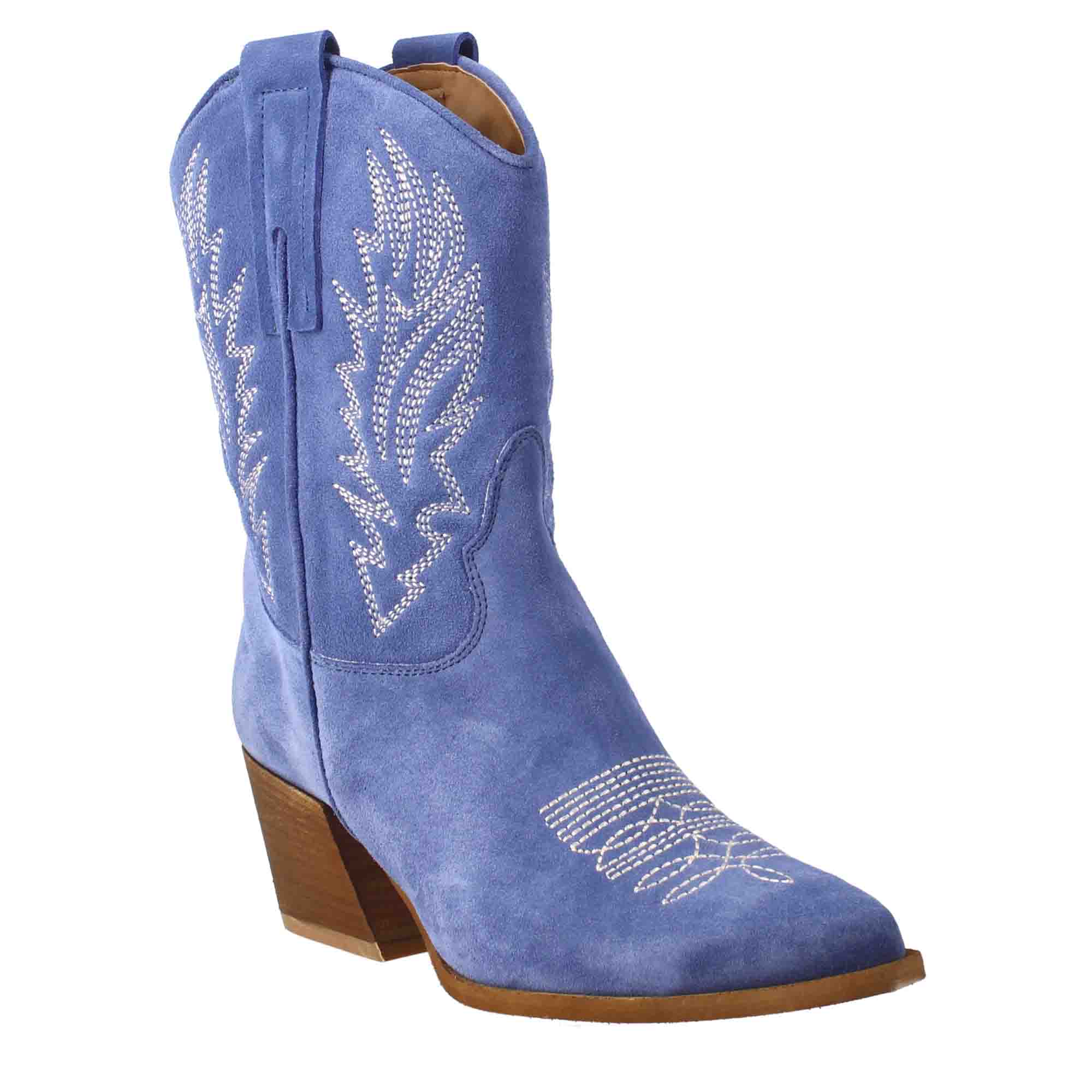 Stivaletto texano da donna in camoscio, color azzurro con ricamo. - LeonardoShoes